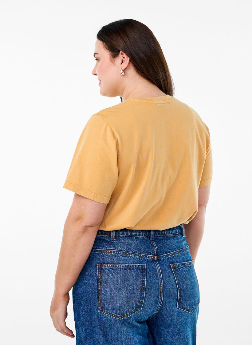 T-shirt en coton biologique avec une impression cool, Jaune, Model image number 2