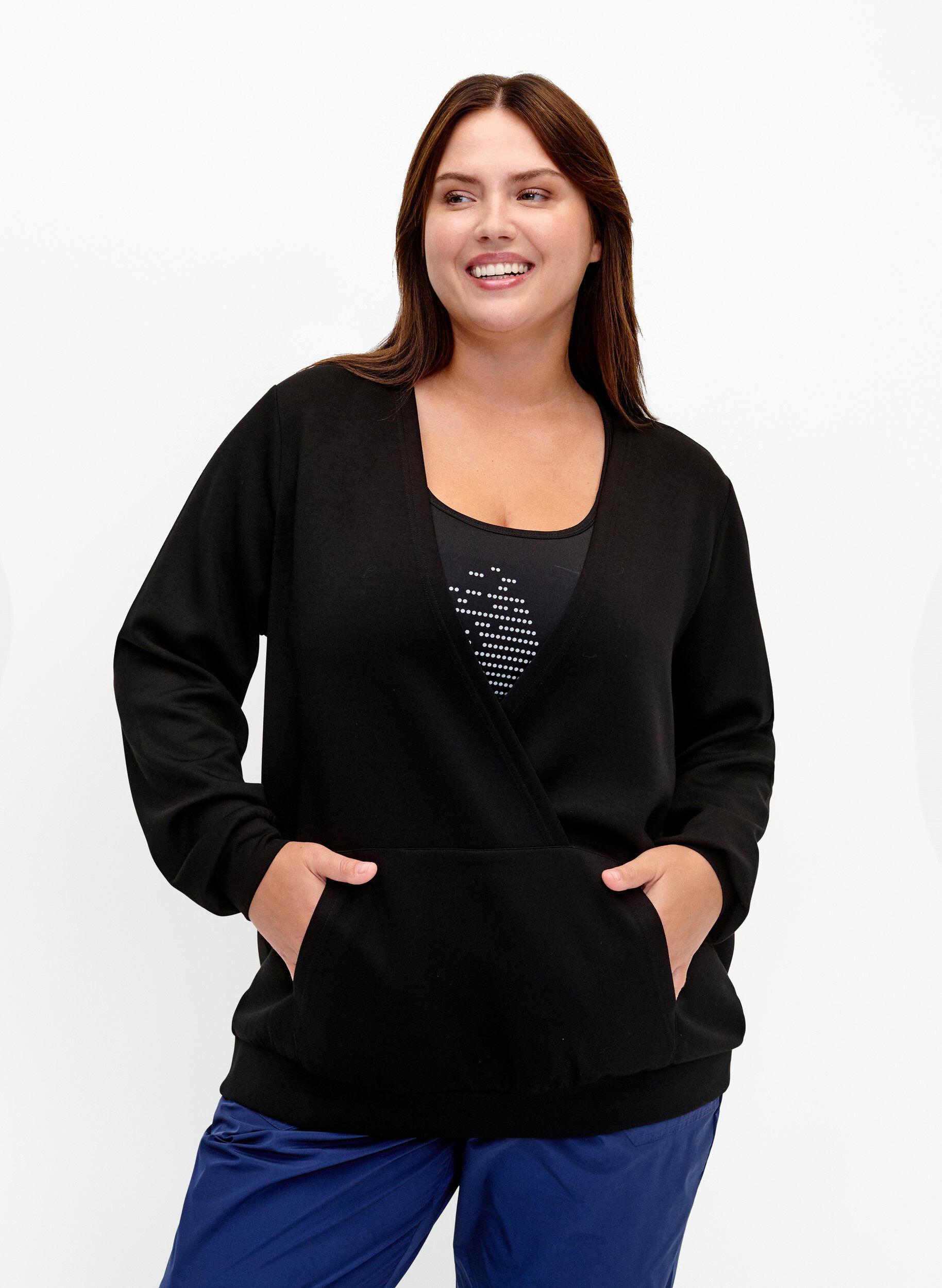 Zizzi Sweatshirt avec col en V et poche, Black, Model image number 0