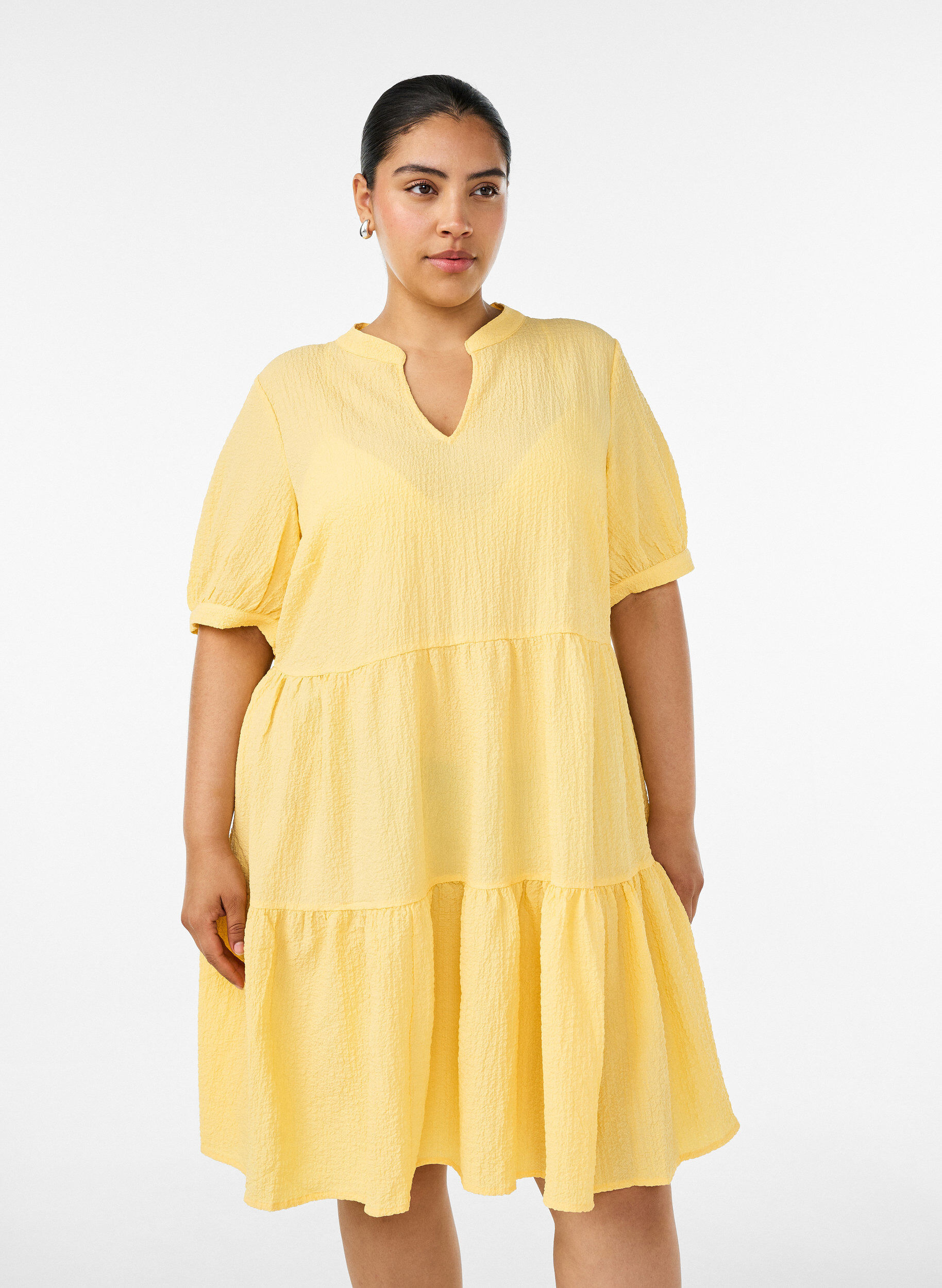Robe courte &agrave; coupe &eacute;vas&eacute;e, Jaune clair, Model