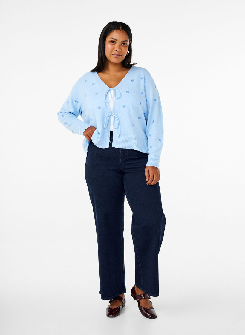 Cardigan en tricot, brodé, à nouer avec des attaches, Cashmere Blue Comb, Model image number 2