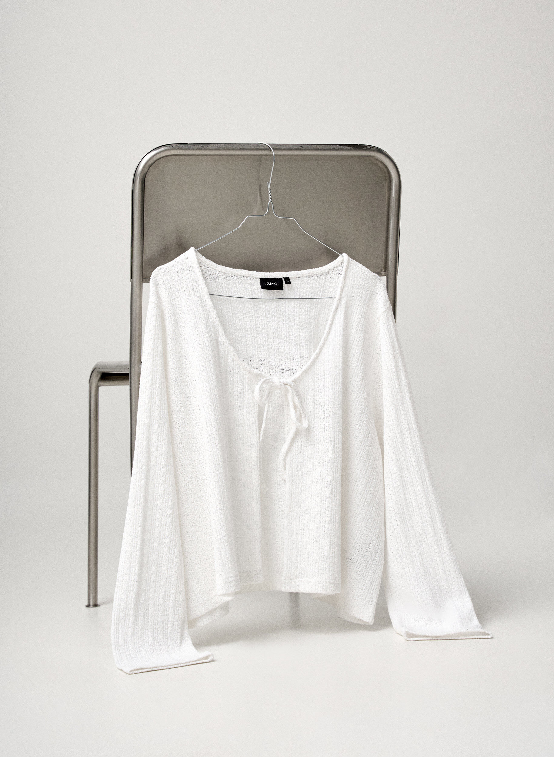 Zizzi Cardigan en jersey textur&eacute; avec lien &agrave; nouer devant, Blanc, Image image number 0