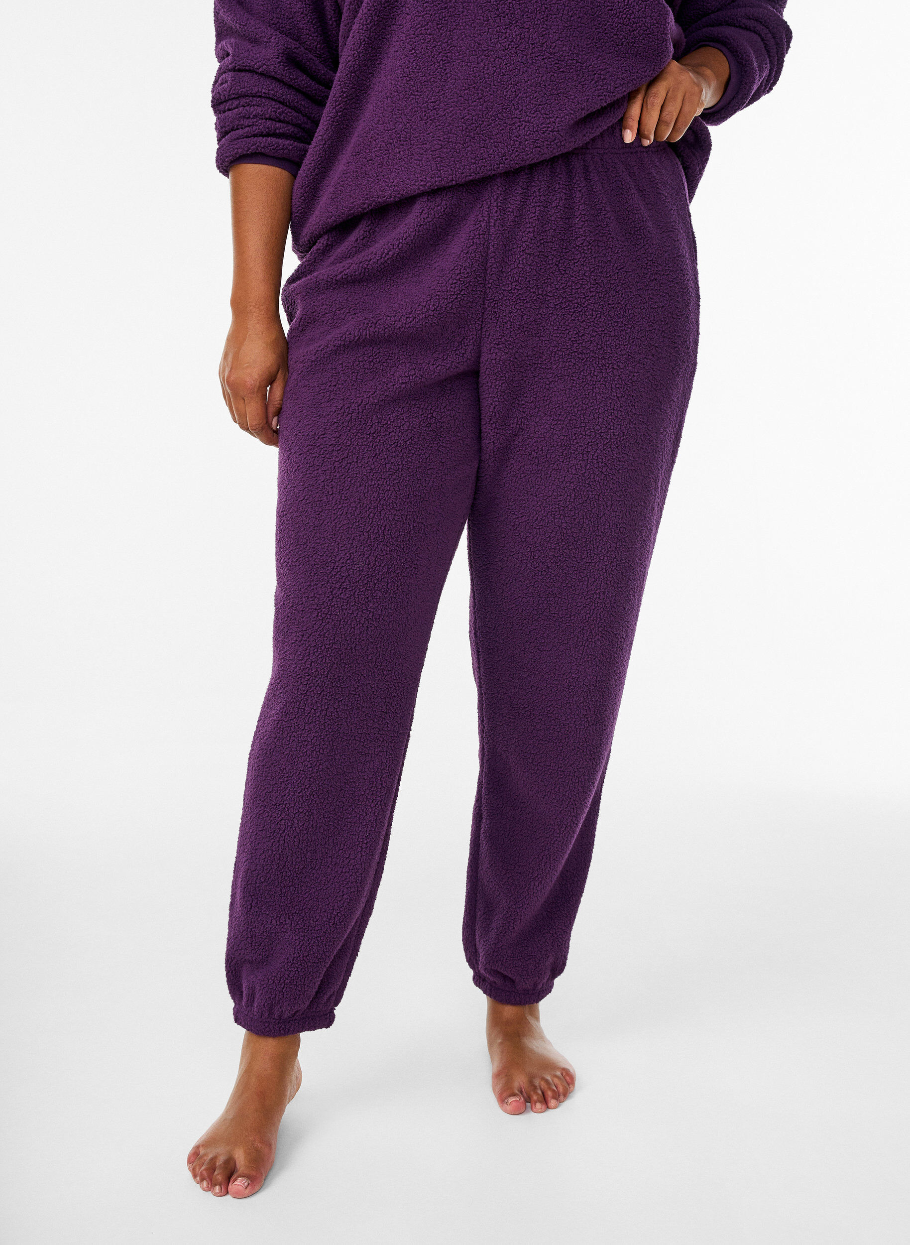 Zizzi Pantalon taille haute en polaire nounours, Violet, Model image number 2