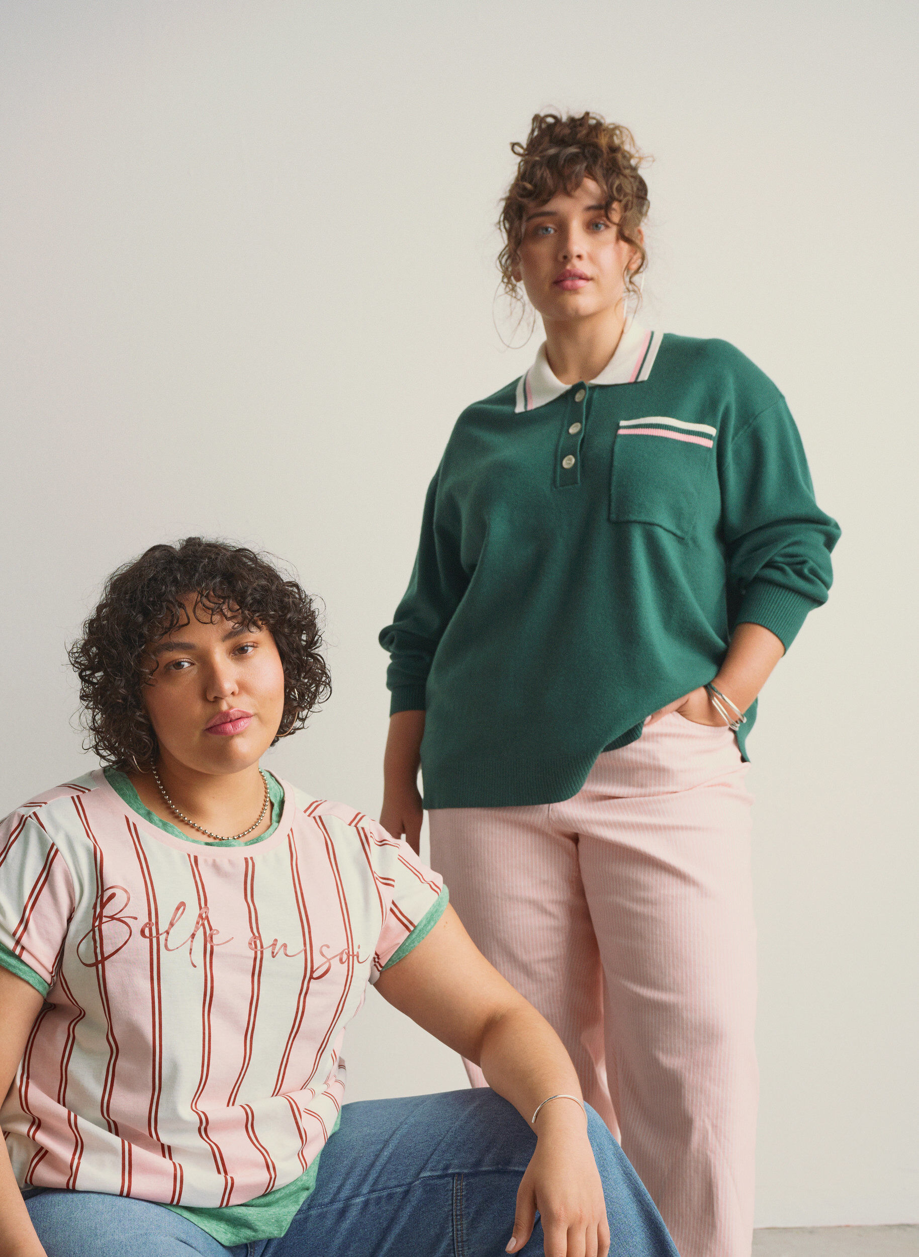 Zizzi Blouse en maille avec col polo et rayures contrastantes, Vert fonc&eacute;, Image image number 0