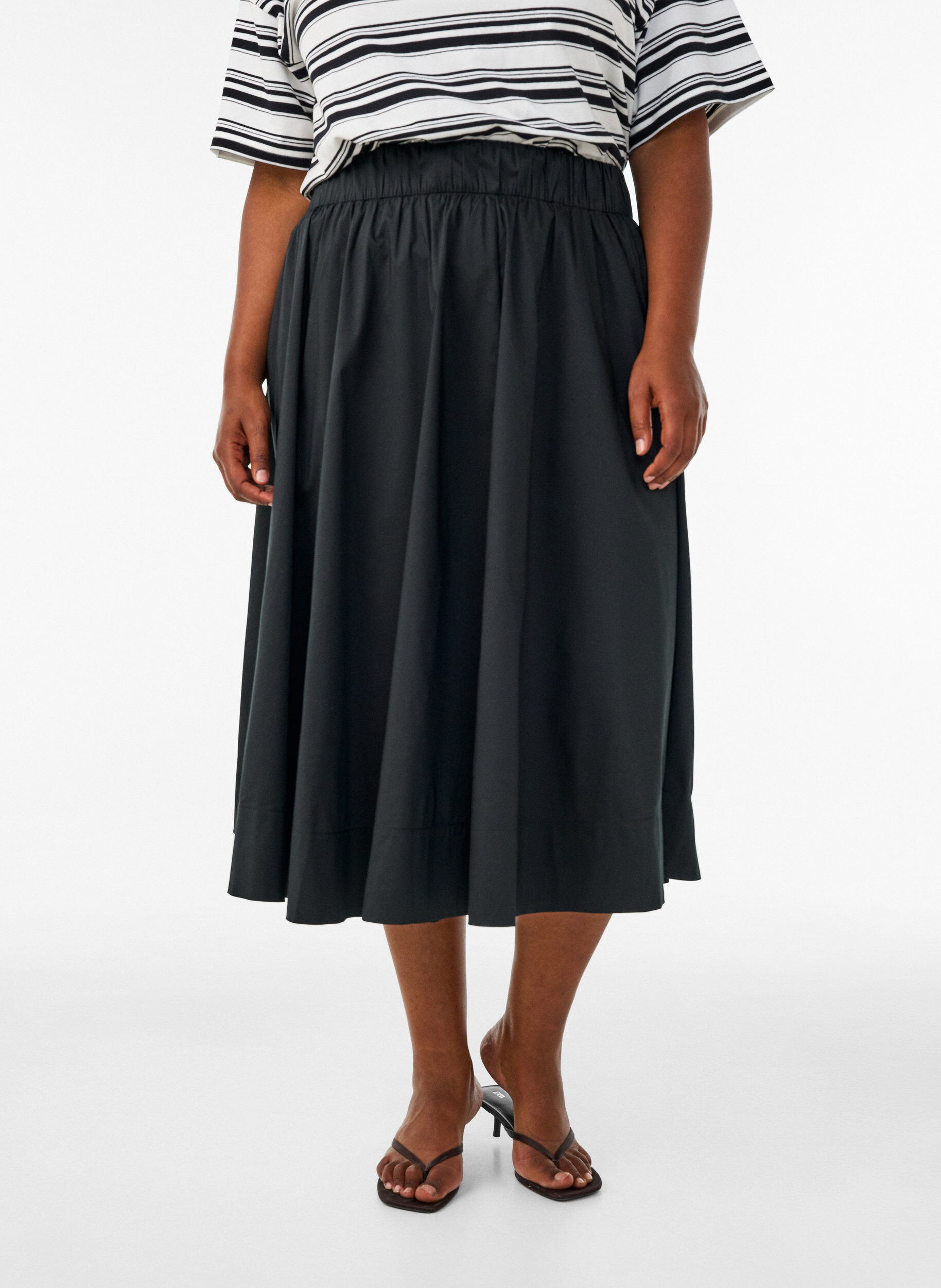 Jupe midi ample &agrave; coupe &eacute;vas&eacute;e, Noir, Model