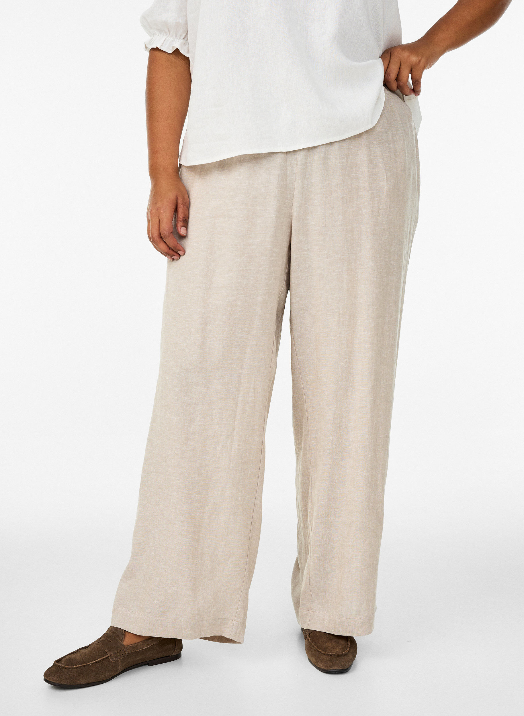 Zizzi Pantalon ample en lin et viscose, Beige, Model image number 2