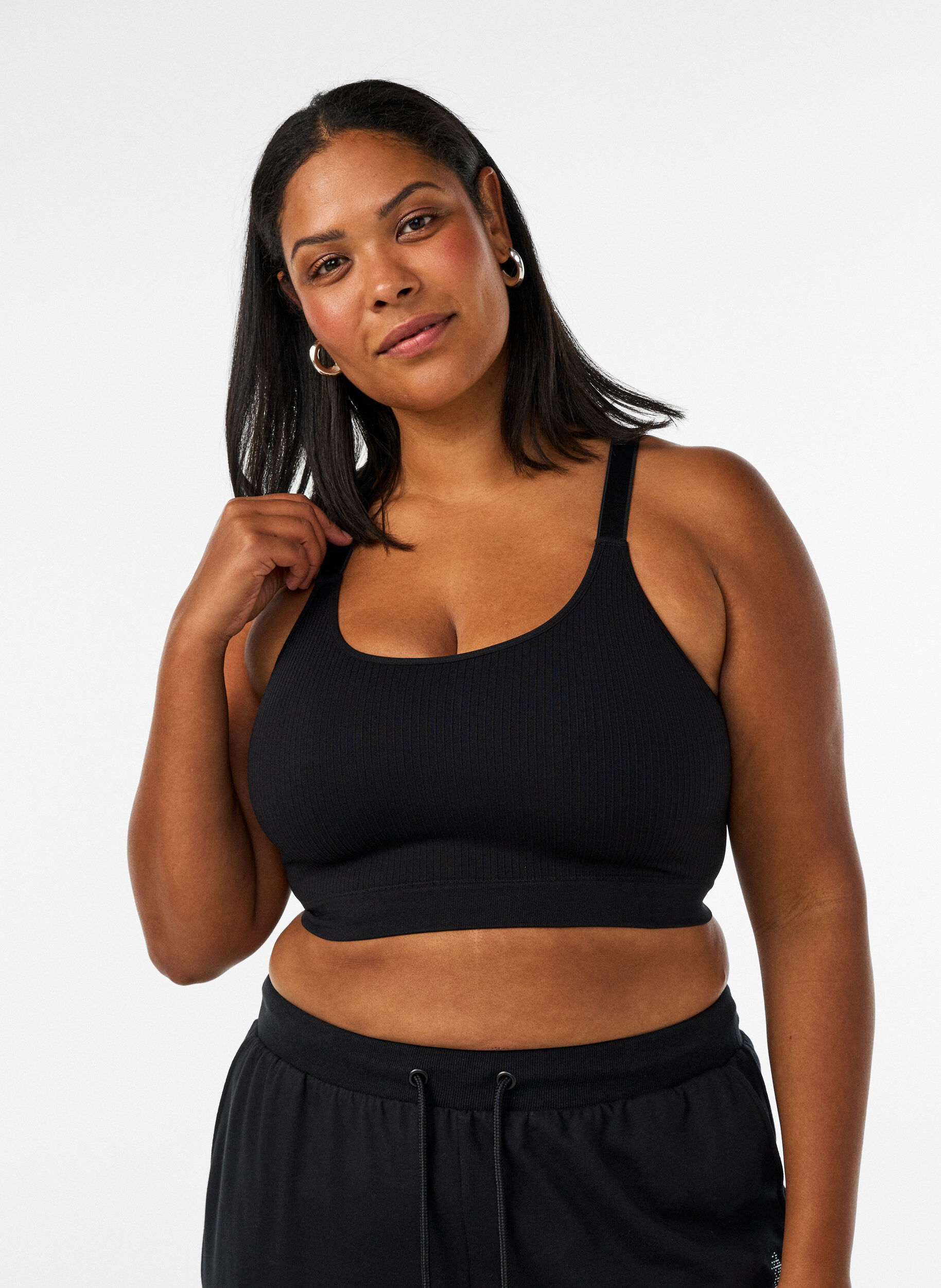 Brassi&egrave;re de sport c&ocirc;tel&eacute;e sans coutures, Noir, Model