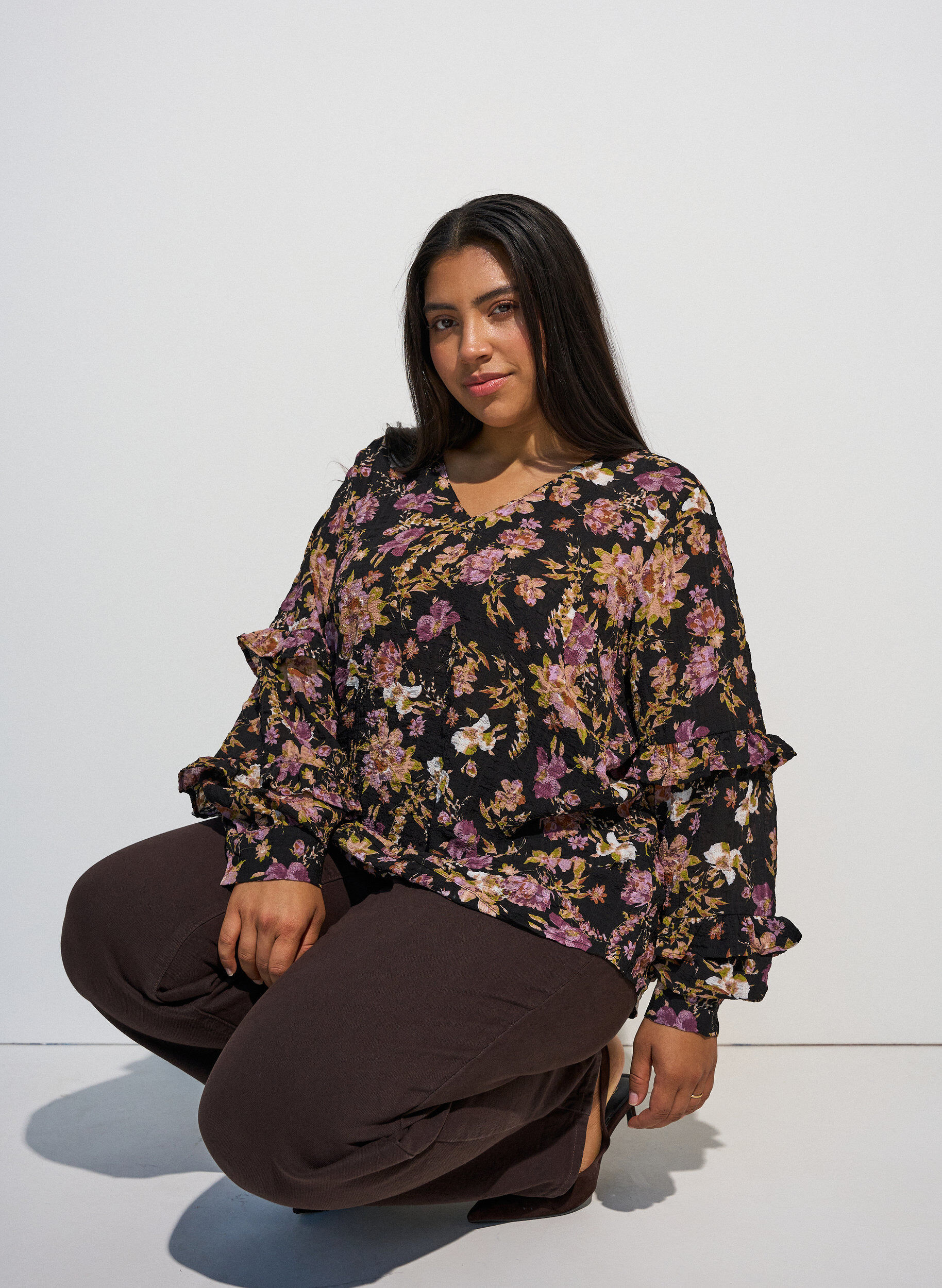 ZizziBlouse avec imprim&eacute; floral et volants, Noir, Model image number 0