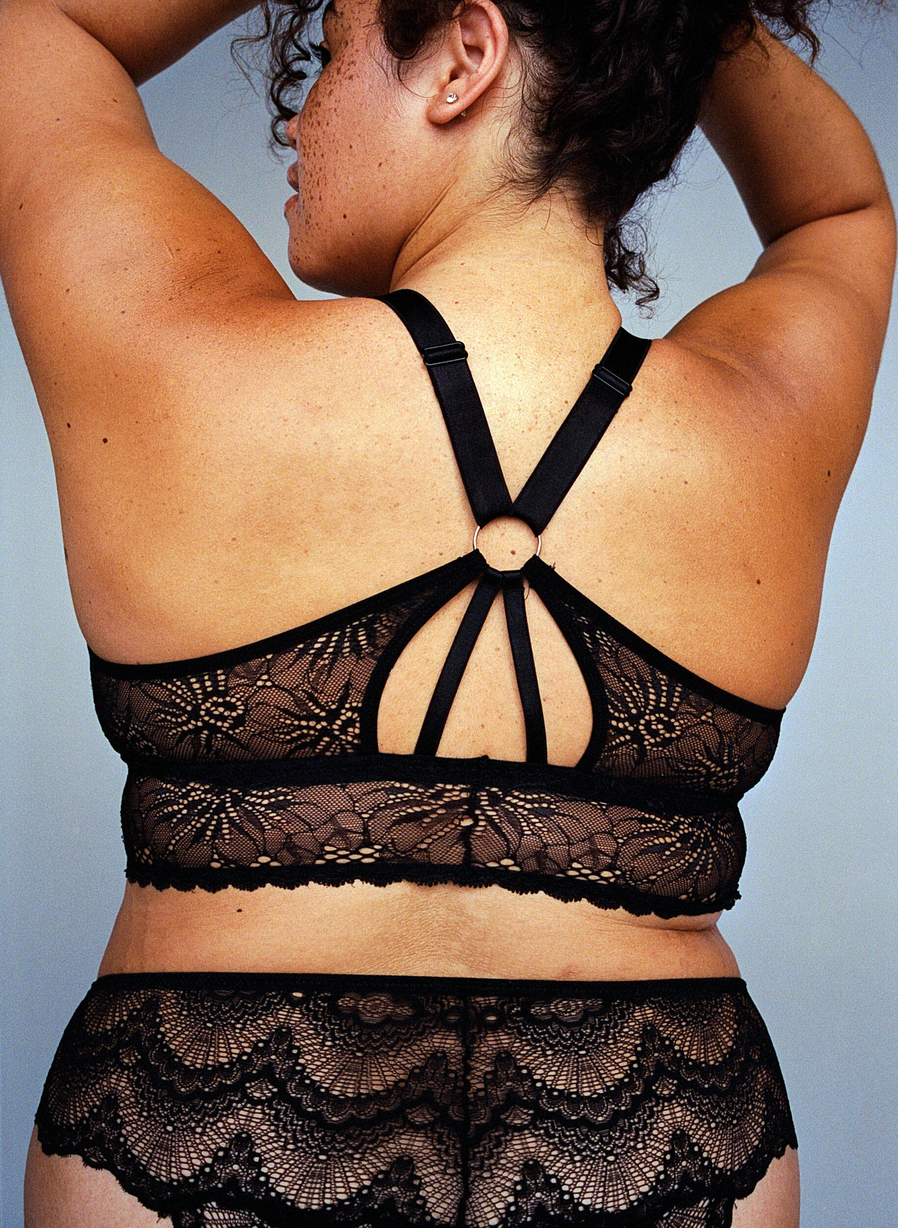 Zizzi Bralette en dentelle avec d&eacute;tail au dos, Black, Image image number 1