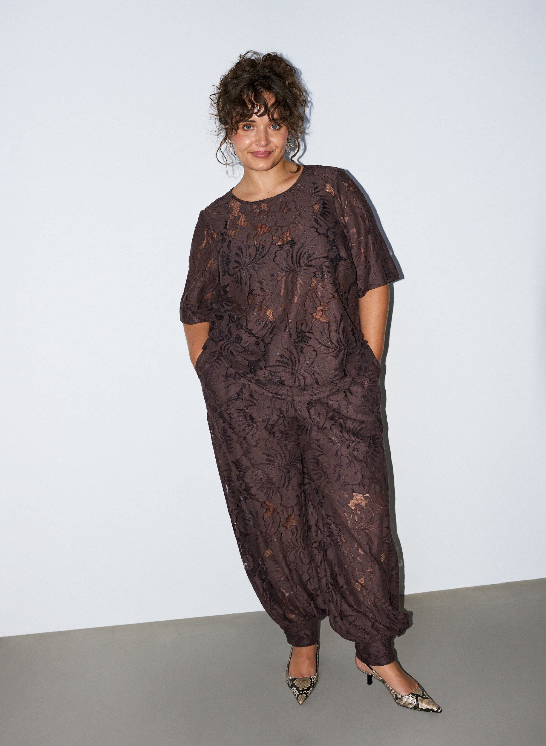 ZizziBlouse en dentelle avec manches courtes, Marron, Model image number 1