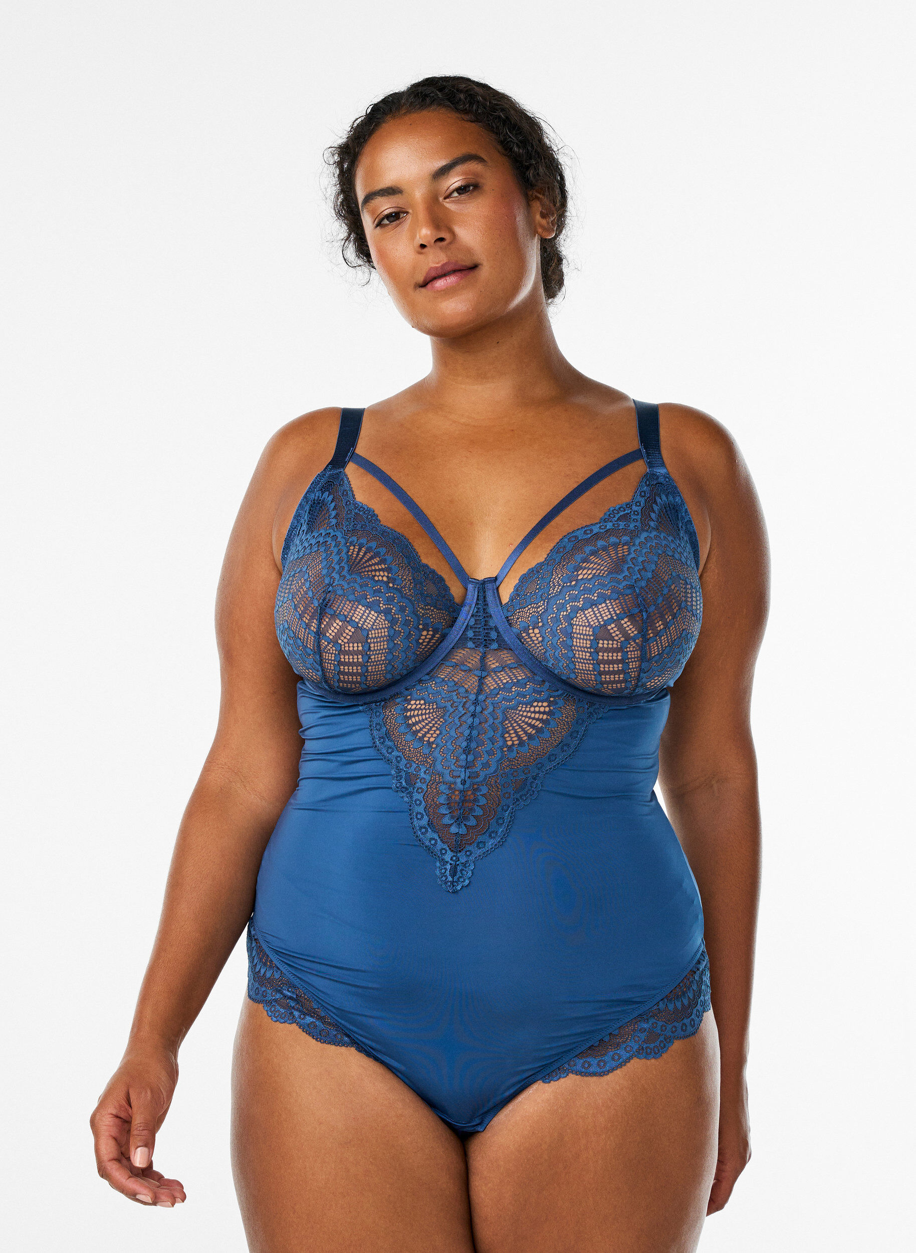 Body en dentelle &agrave; armatures avec d&eacute;tails de lani&egrave;res, Bleu, Model