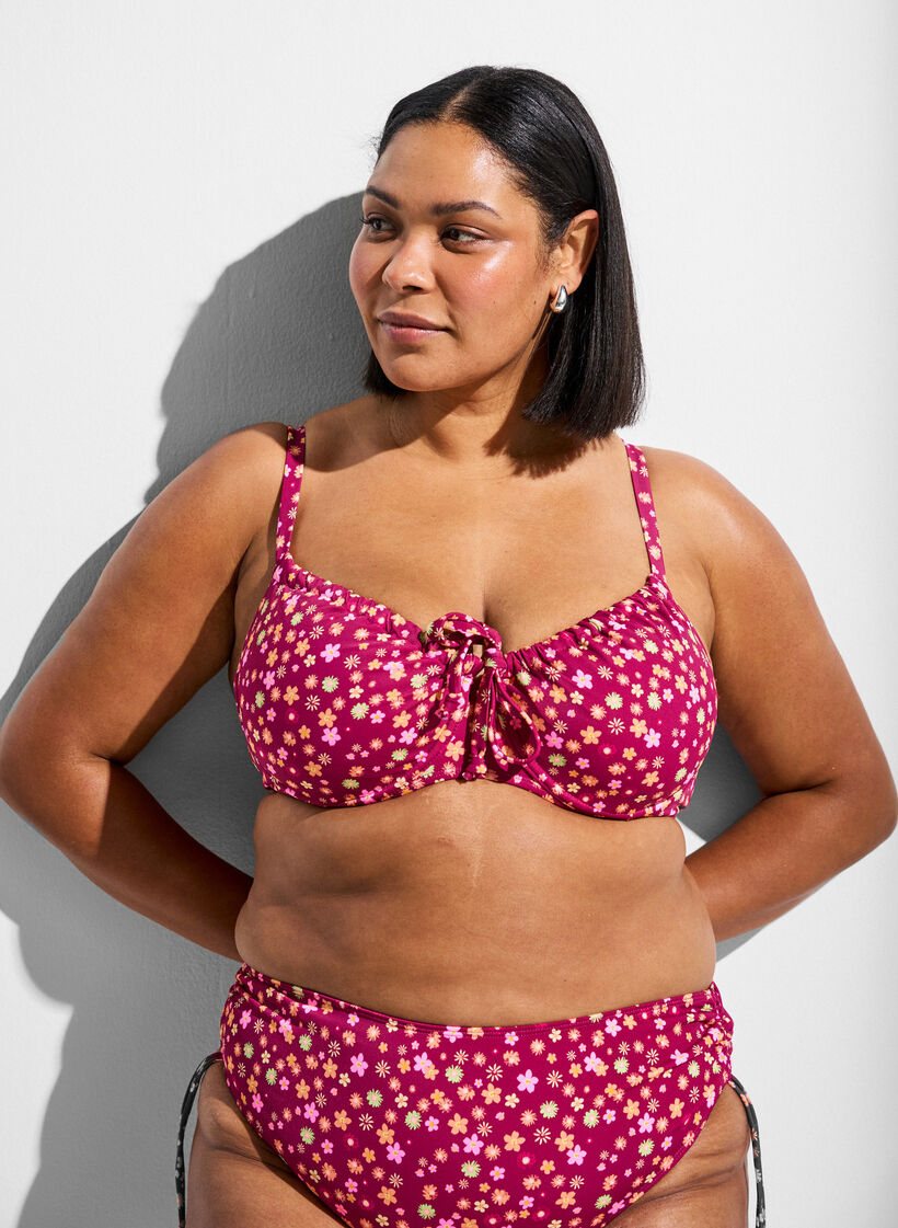 Haut de bikini &agrave; armatures avec bretelles &agrave; nouer, Rouge, Model image number 0