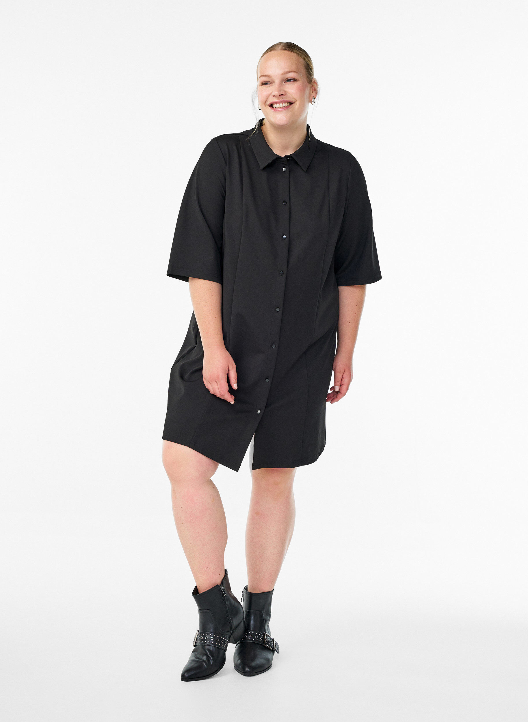 Zizzi Robe chemise courte &agrave; manches 3/4, Noir, Model image number 1