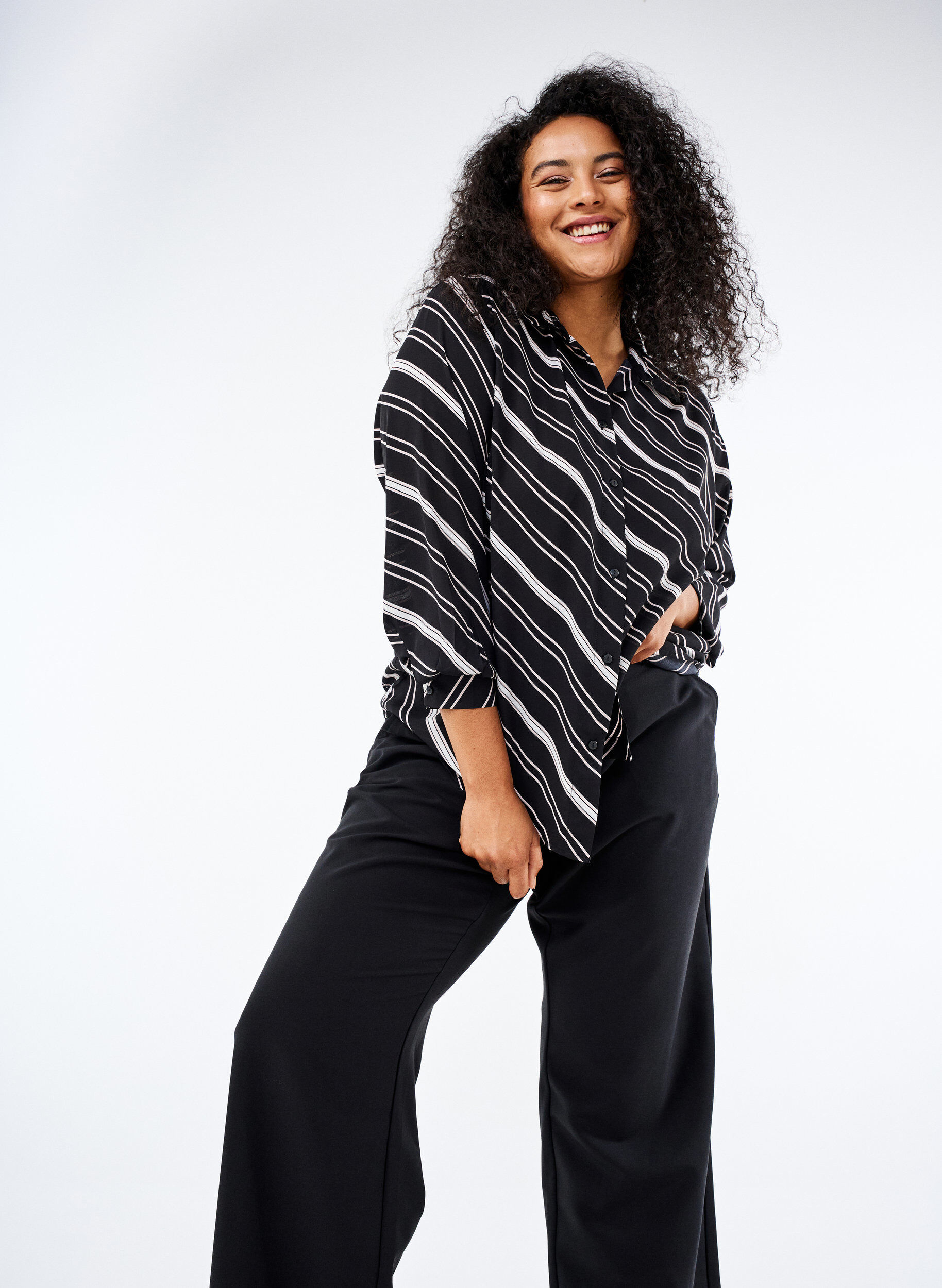 Zizzi Chemise &agrave; motif avec manches longues, Black Stripe, Image image number 0