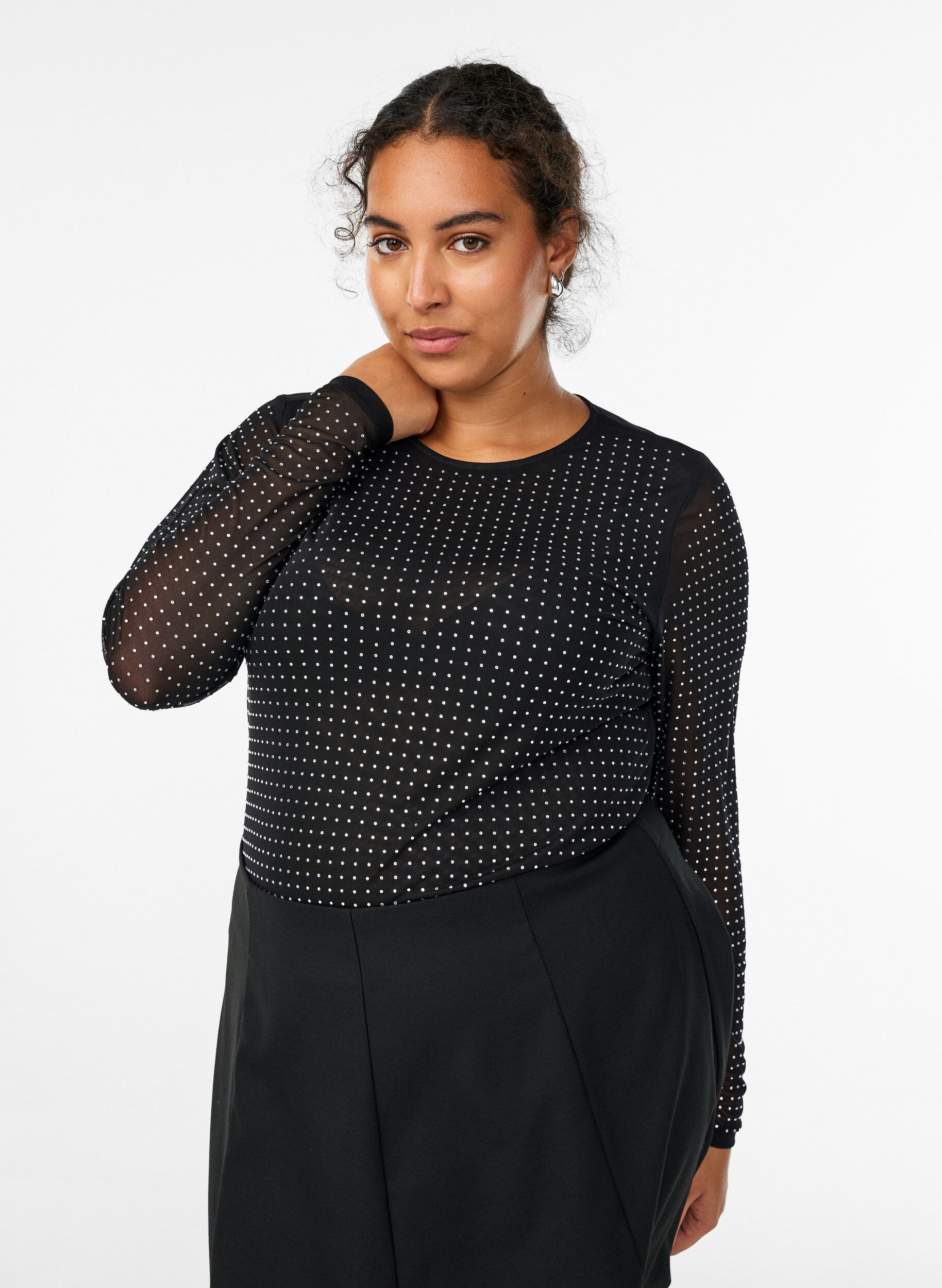 Blouse en maille avec strass et manches longues, Noir, Model