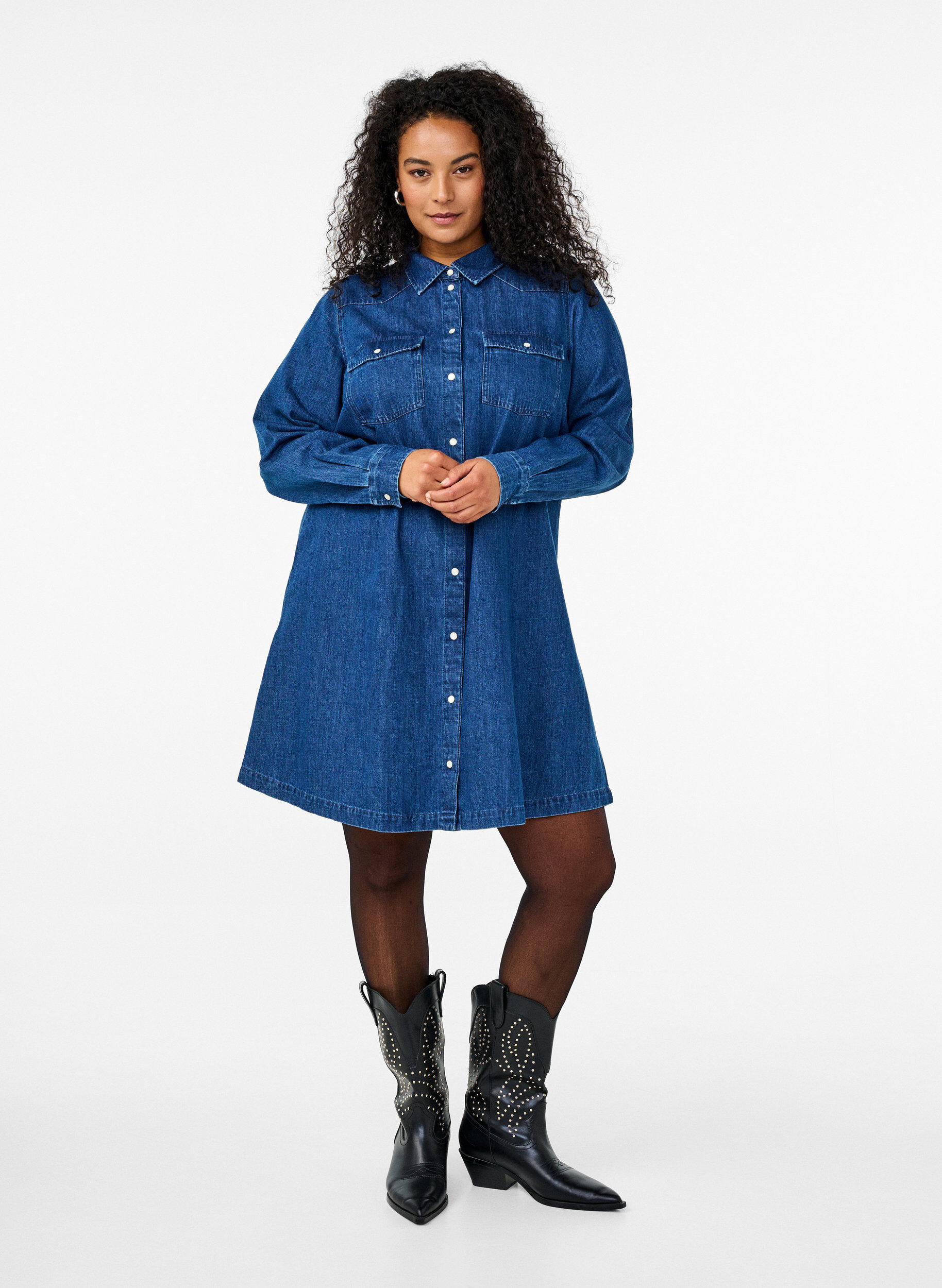 Zizzi Robe en jean avec boutons, Bleu, Model image number 1