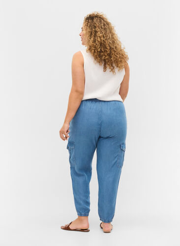Pantalon cargo en look denim avec poches, Light blue denim, Model image number 1