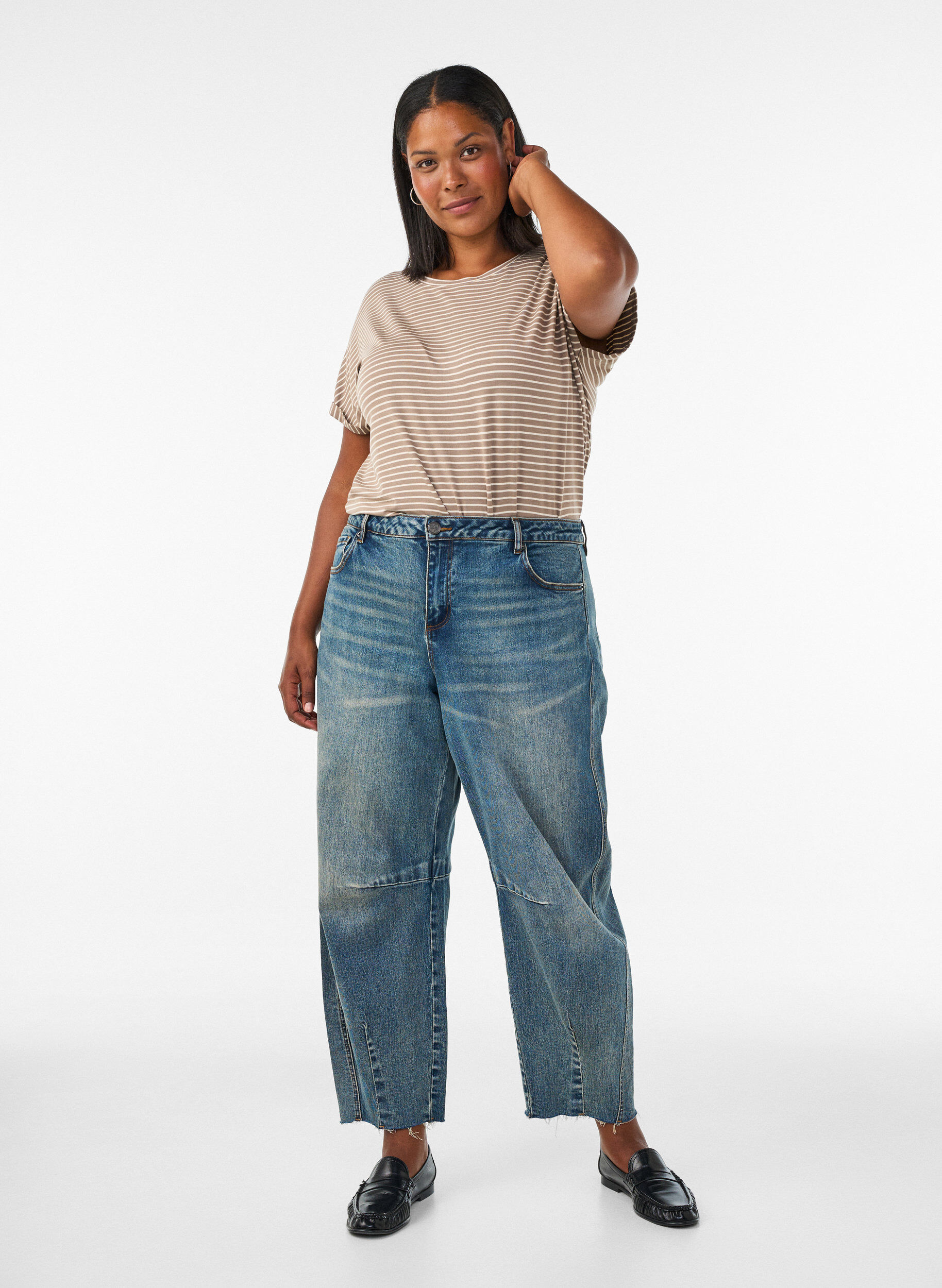 ZizziT-shirt ray&eacute; en viscose avec un col rond, Beige, Model image number 1