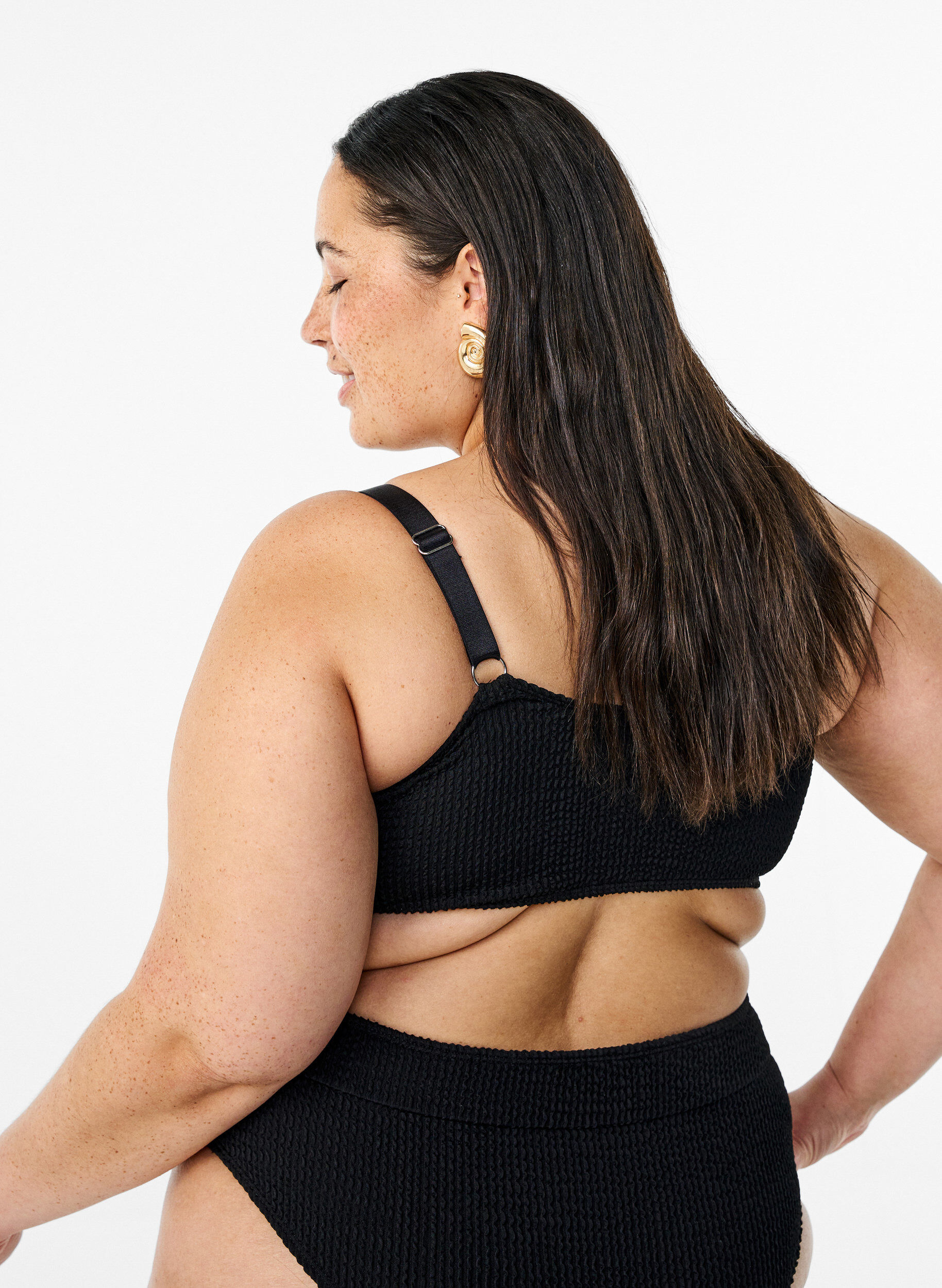 Zizzi Haut de bikini en cr&ecirc;pe avec bretelles r&eacute;glables, Noir, Model image number 2