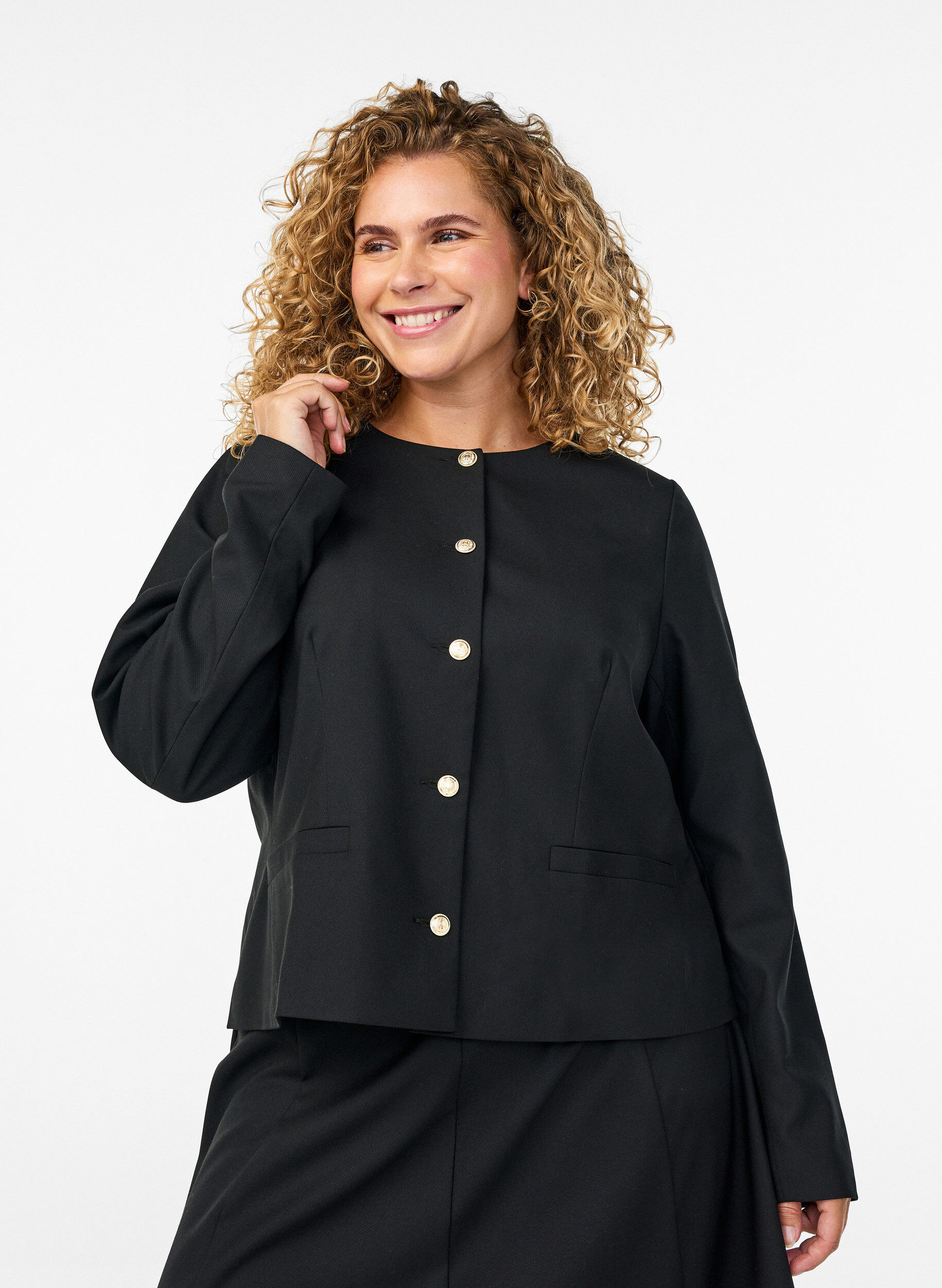 Veste courte avec boutons dor&eacute;s, Noir, Model