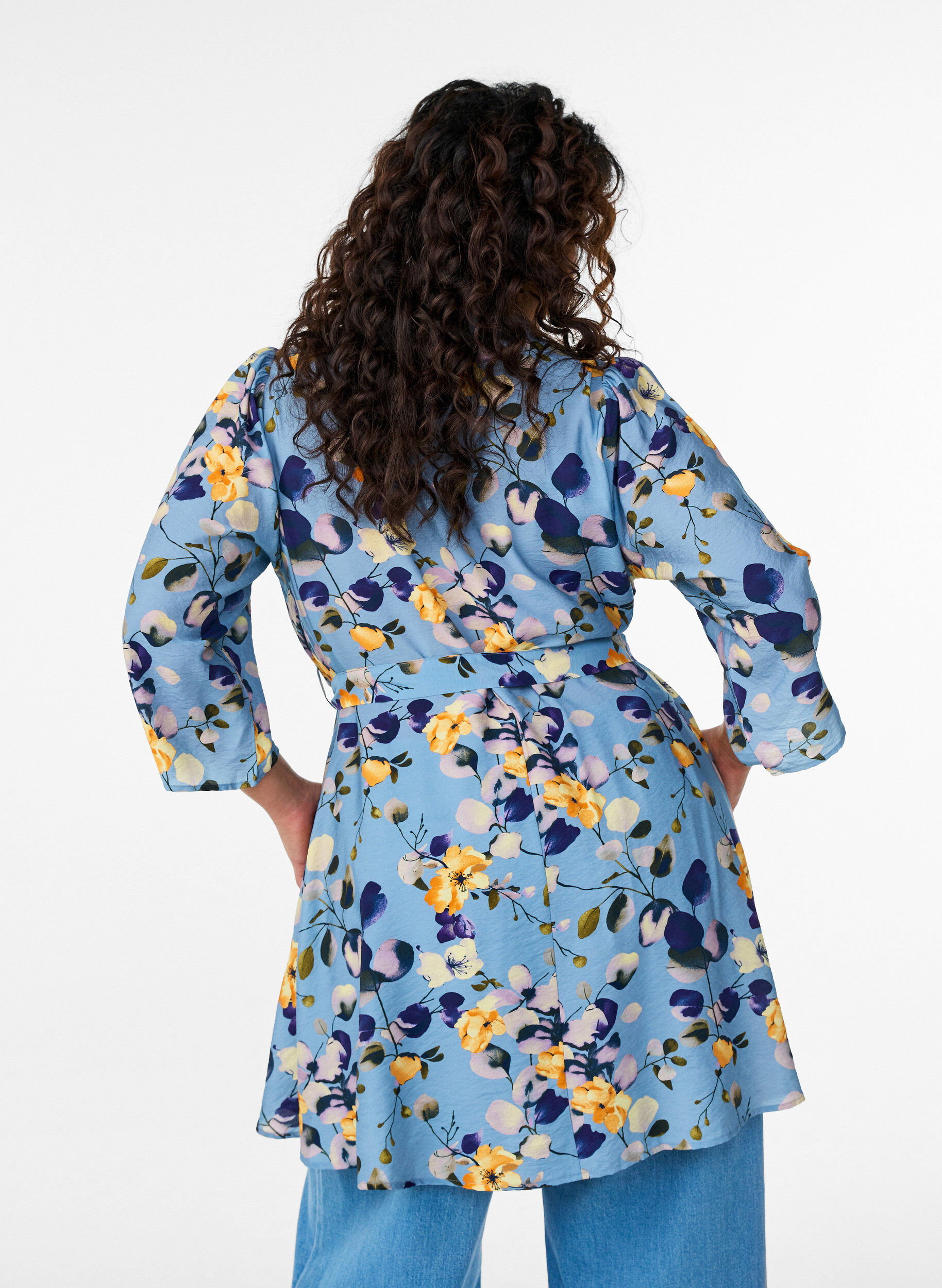 Zizzi Tunique imprim&eacute;e avec ceinture &agrave; nouer et manches 3/4, Bleu Clair, Model image number 2