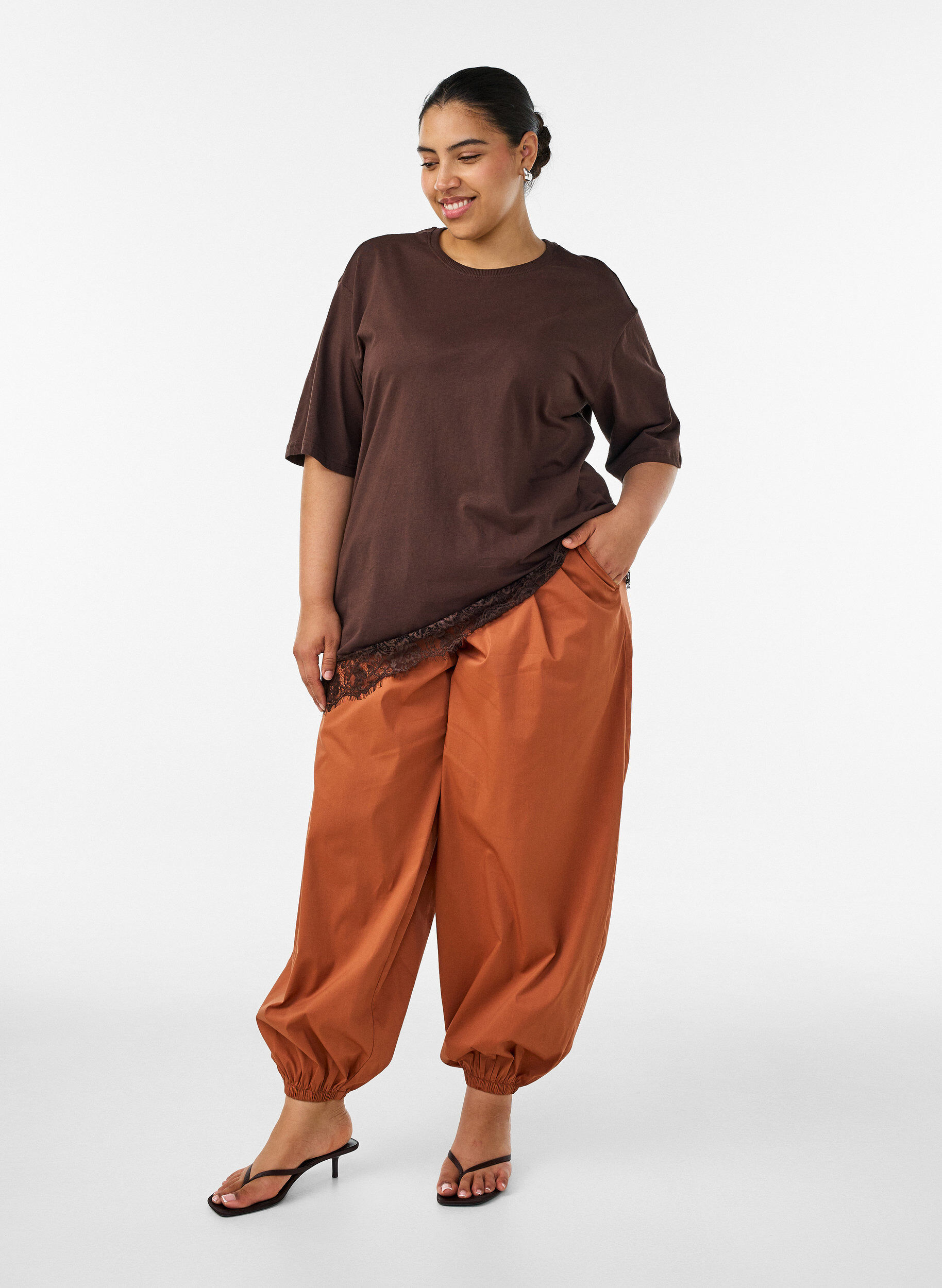 Pantalon ballon avec poches et ceinture &eacute;lastique, Camel, Model