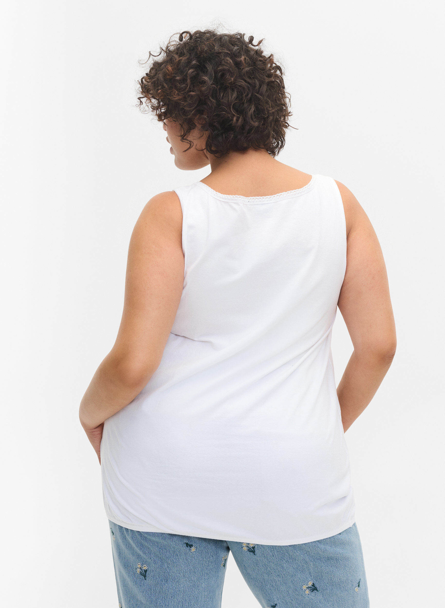 Zizzi Haut en coton &agrave; col rond et bord en dentelle, Bright White, Model image number 1