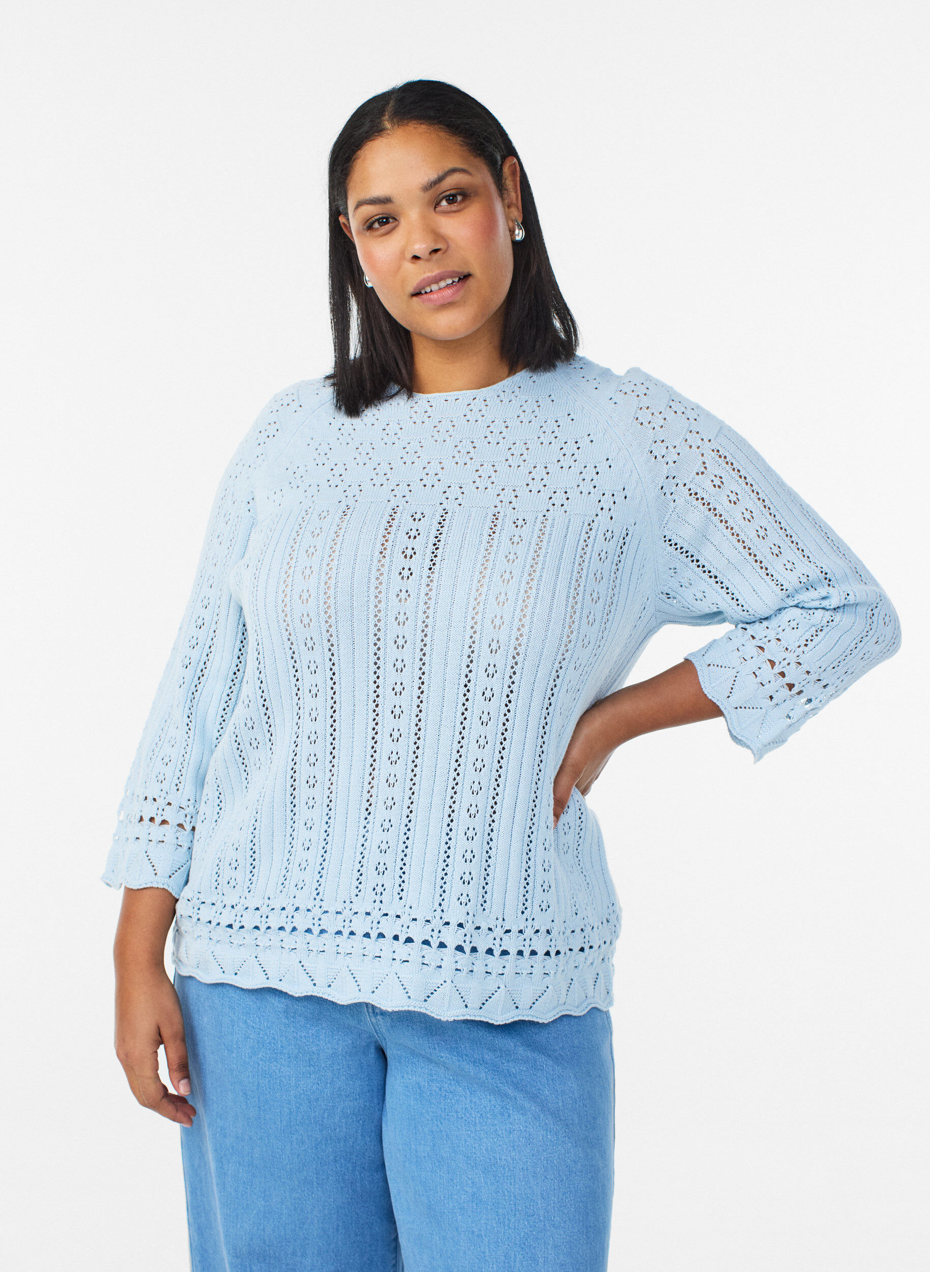 Zizzi Top en maille avec broderie eyelet et manches 3/4, Bleu Clair, Model image number 0