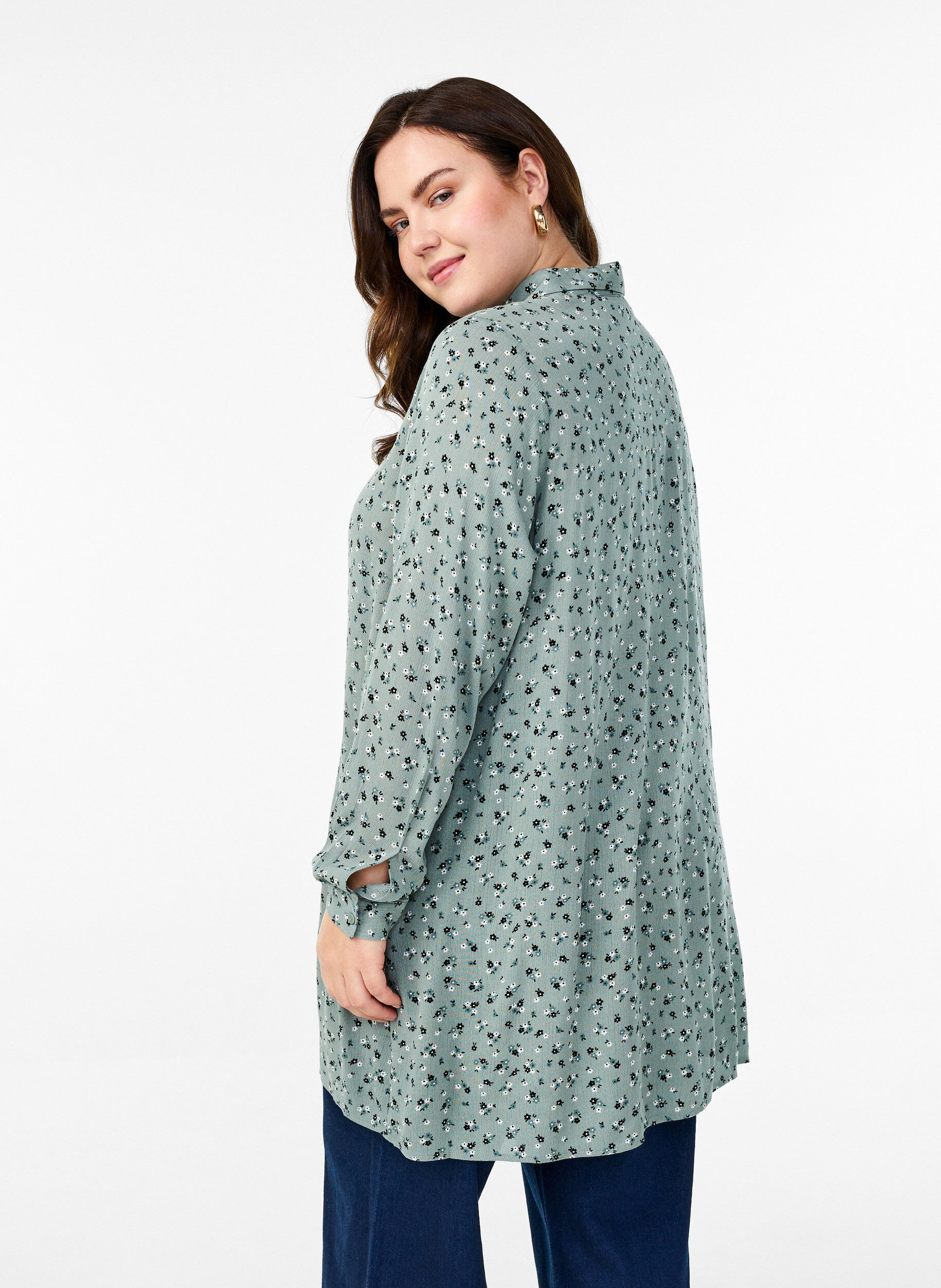 Zizzi Chemise longue &agrave; imprim&eacute; fleuri, Vert, Model image number 2