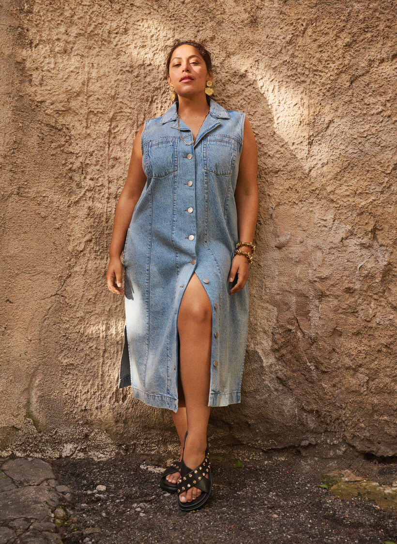 Robe en jean sans manches avec fermeture boutonn&eacute;e et fentes, Bleu Clair, Image image number 0