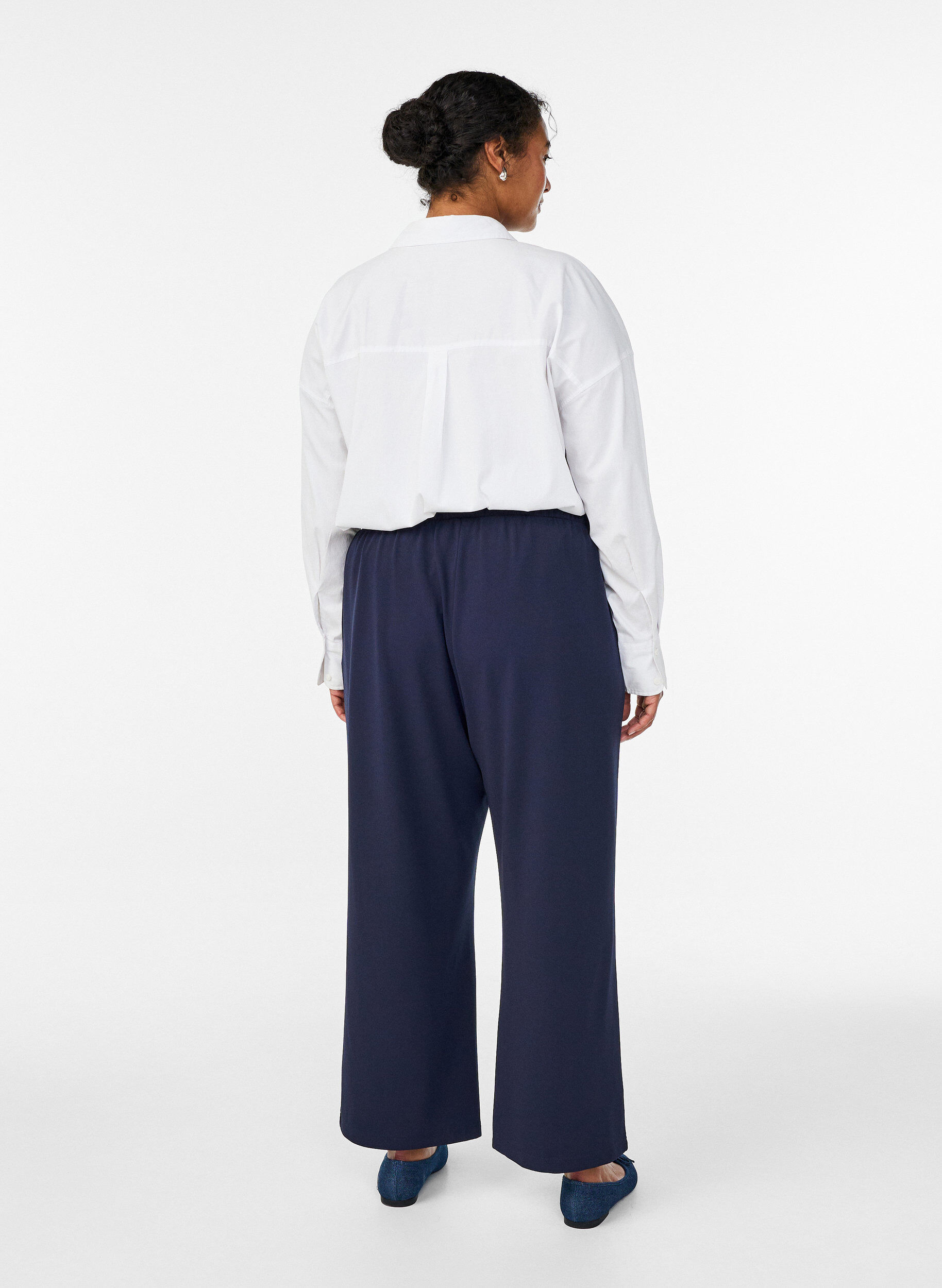 Zizzi Pantalon ample avec poches, Bleu, Model image number 1