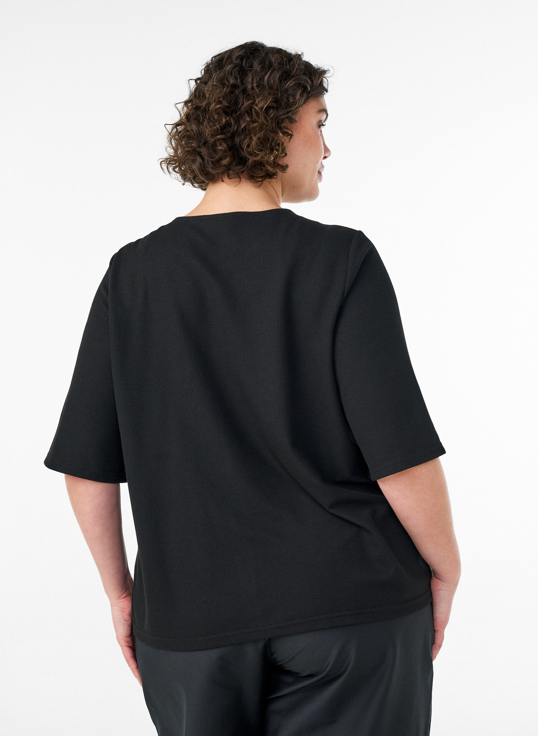 ZizziBlouse c&ocirc;tel&eacute;e &agrave; fermeture boutonn&eacute;e, Noir, Model image number 2