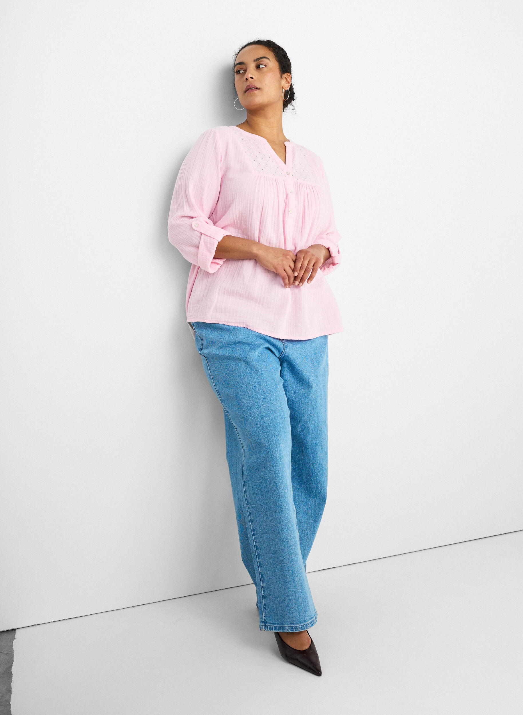 ZizziBlouse en mousseline de coton avec broderie anglaise, Rose, Model image number 3