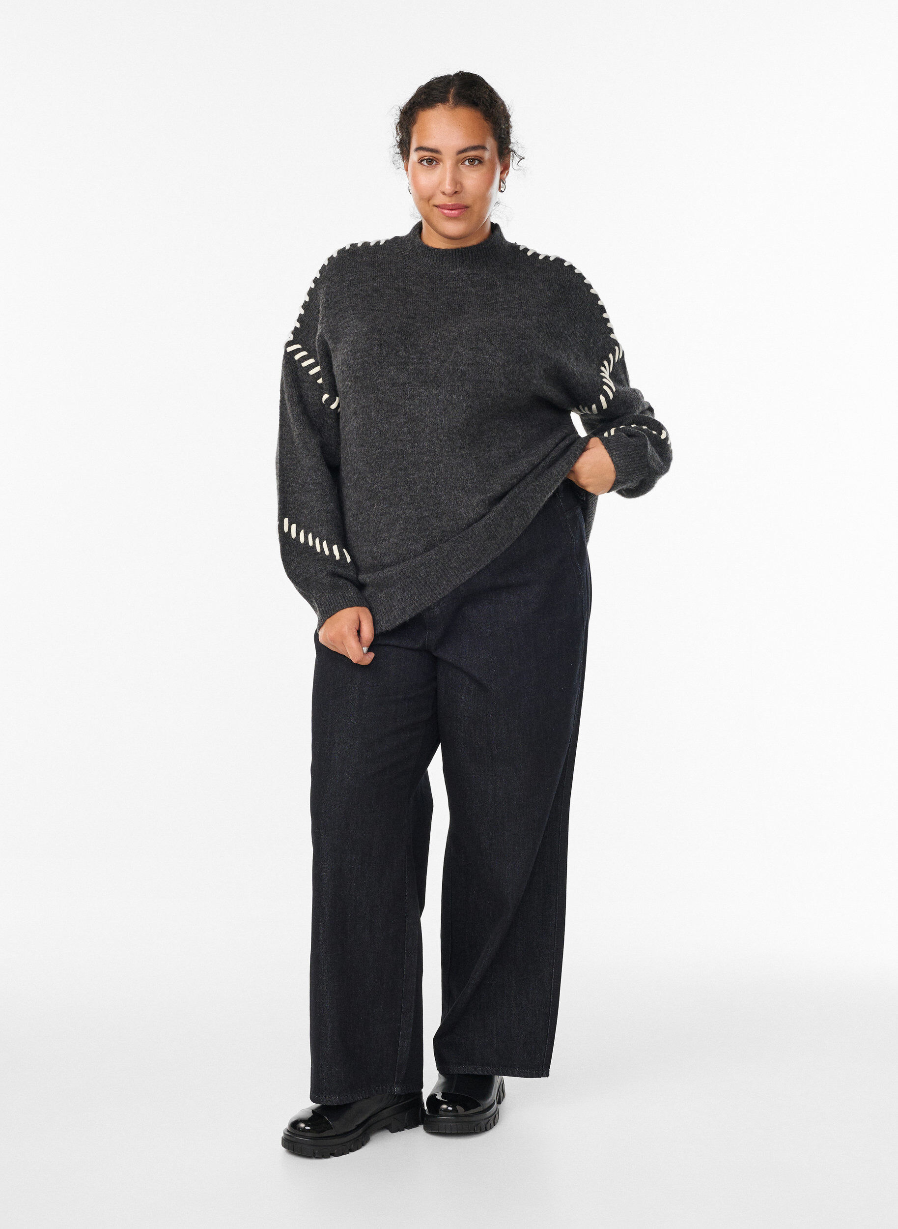 Zizzi Pull avec surpiq&ucirc;res d&eacute;coratives, Gris anthracite, Model image number 1