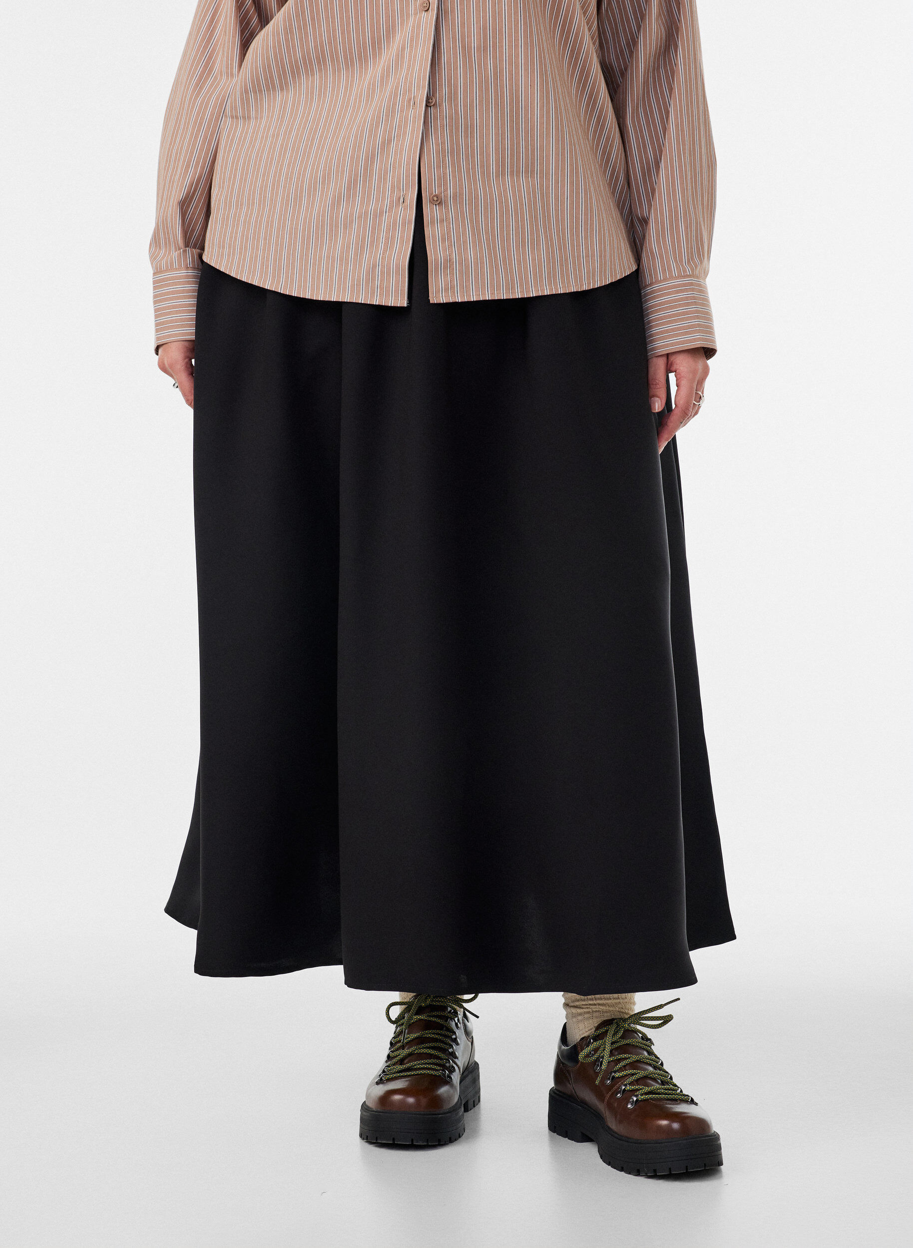 ZizziJupe maxi &eacute;vas&eacute;e avec poches, Noir, Model image number 2