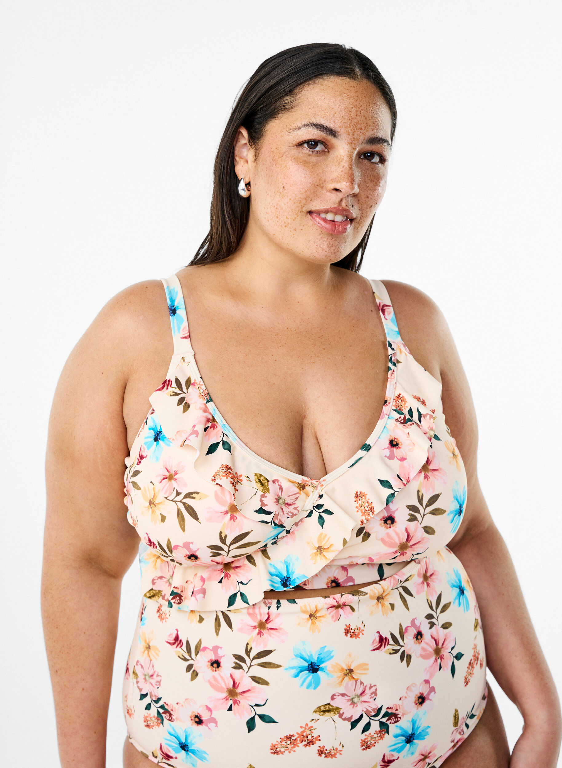 ZizziHaut de bikini &agrave; fleurs et &agrave; d&eacute;tails de jabot, Beige, Model image number 0