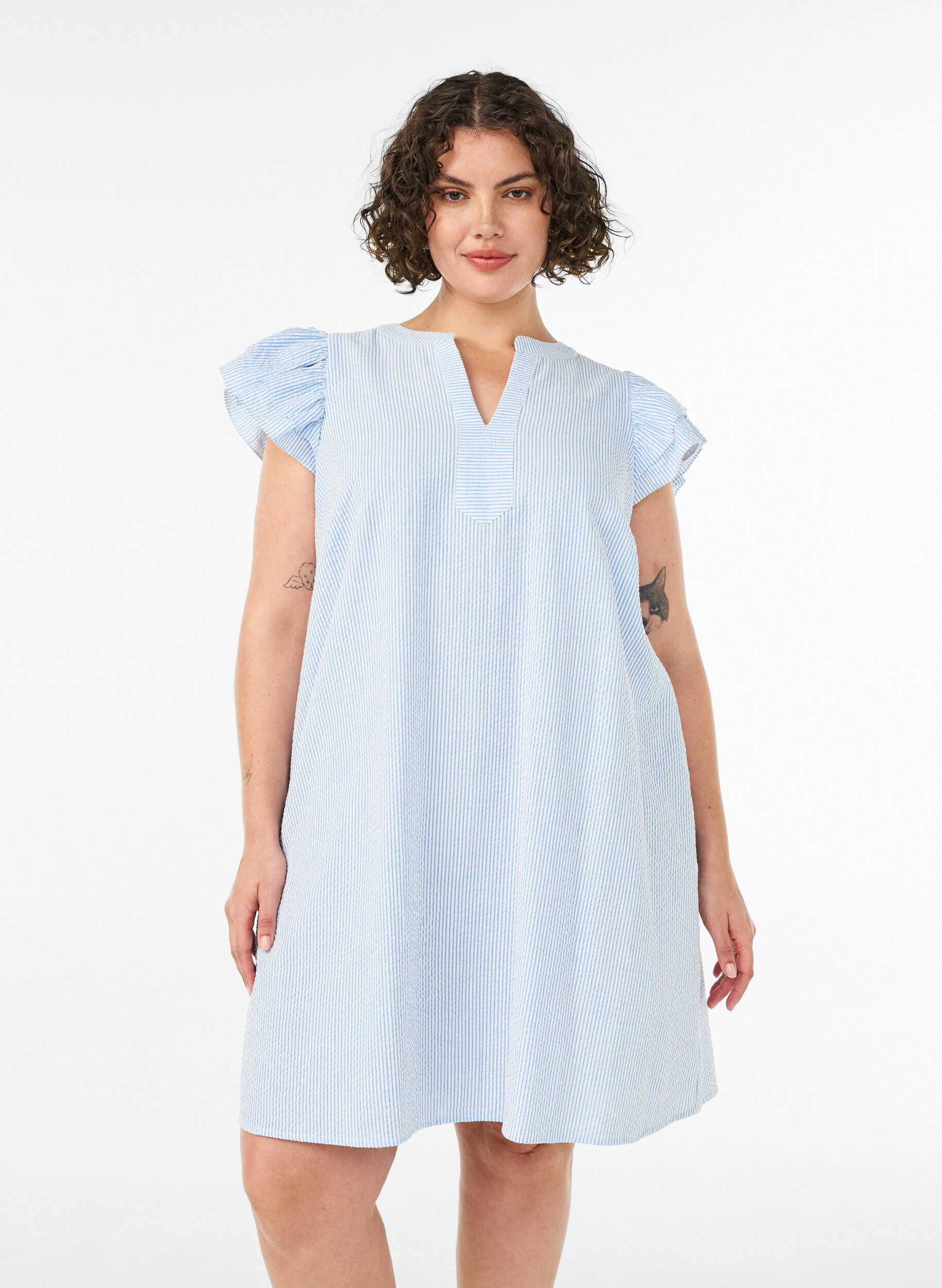 ZizziRobe ray&eacute;e en coton avec volants et coupe &eacute;vas&eacute;e, Bleu Clair, Model image number 0