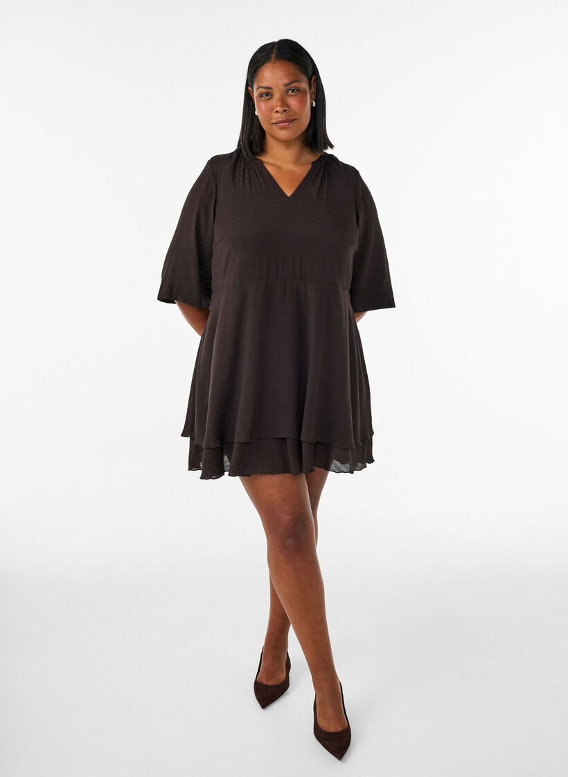 Robe coupe &eacute;vas&eacute;e avec volants &eacute;tag&eacute;s, Marron, Model image number 1