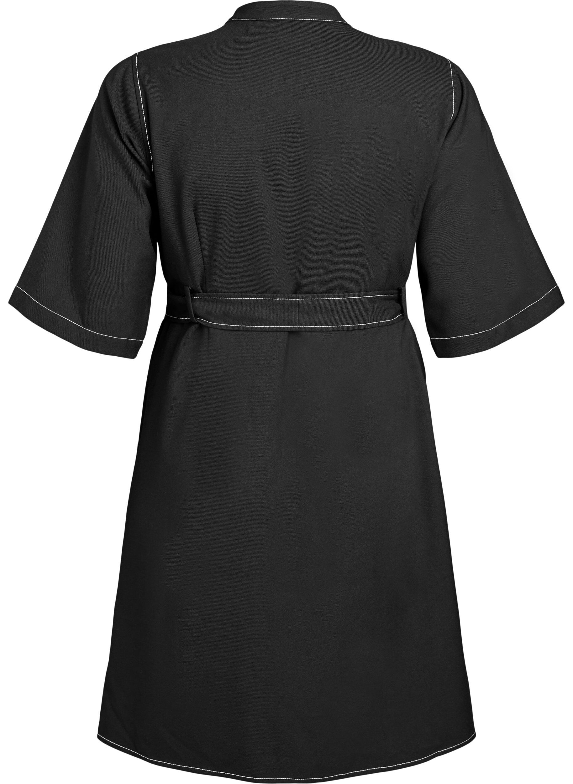 Zizzi Robe chemise courte avec surpiq&ucirc;res contrastantes et ceinture &agrave; nouer, Noir, Packshot image number 1