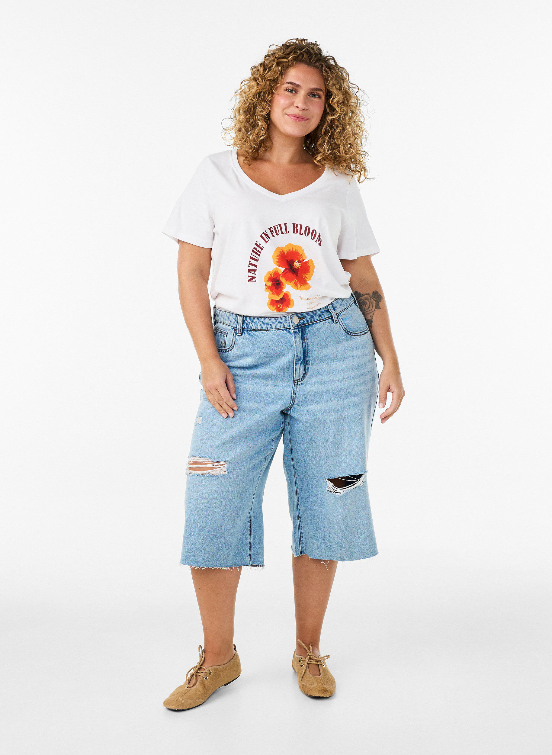 ZizziT-shirt en coton avec imprim&eacute; sur le devant et col en V, Blanc, Model image number 1