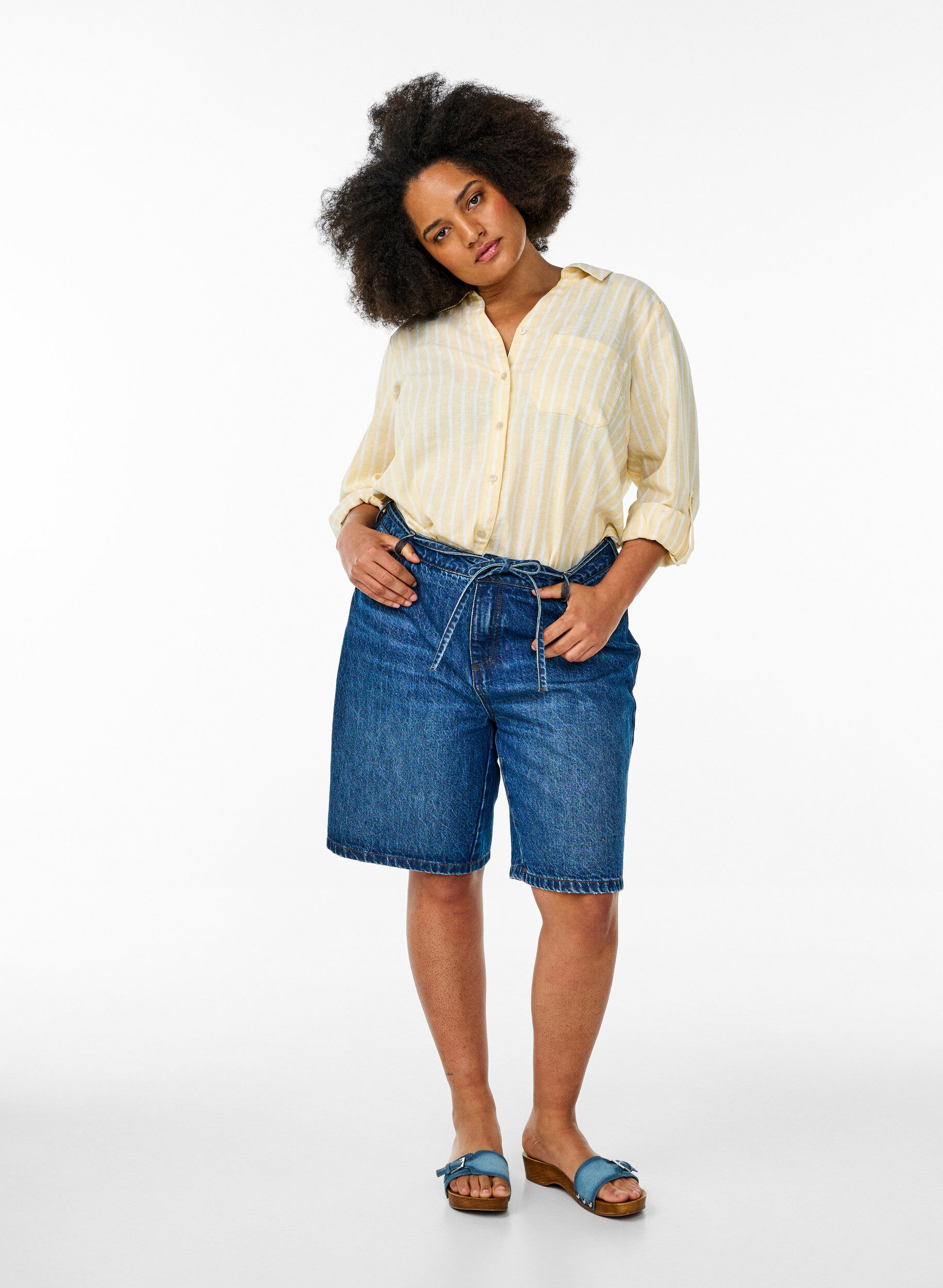 Zizzi Chemise en lin et viscose avec manches 3/4, Beige, Model image number 1