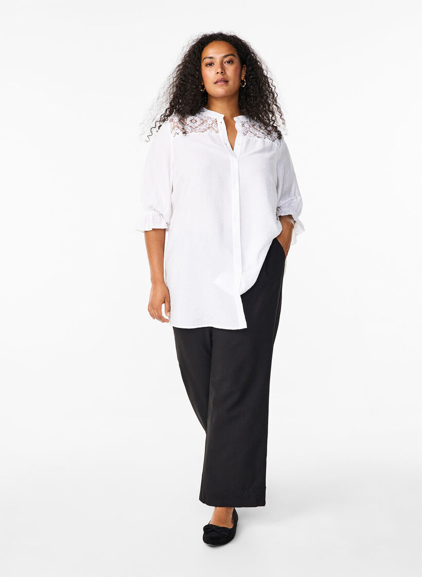 Chemise longue en viscose avec détail en dentelle, Bright White, Model image number 2