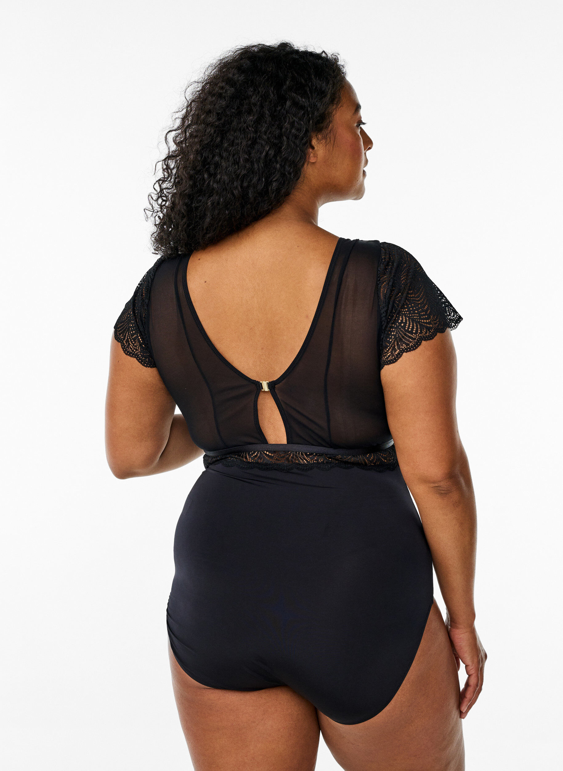 Zizzi Body &agrave; manches courtes avec dentelle, Noir, Model image number 1