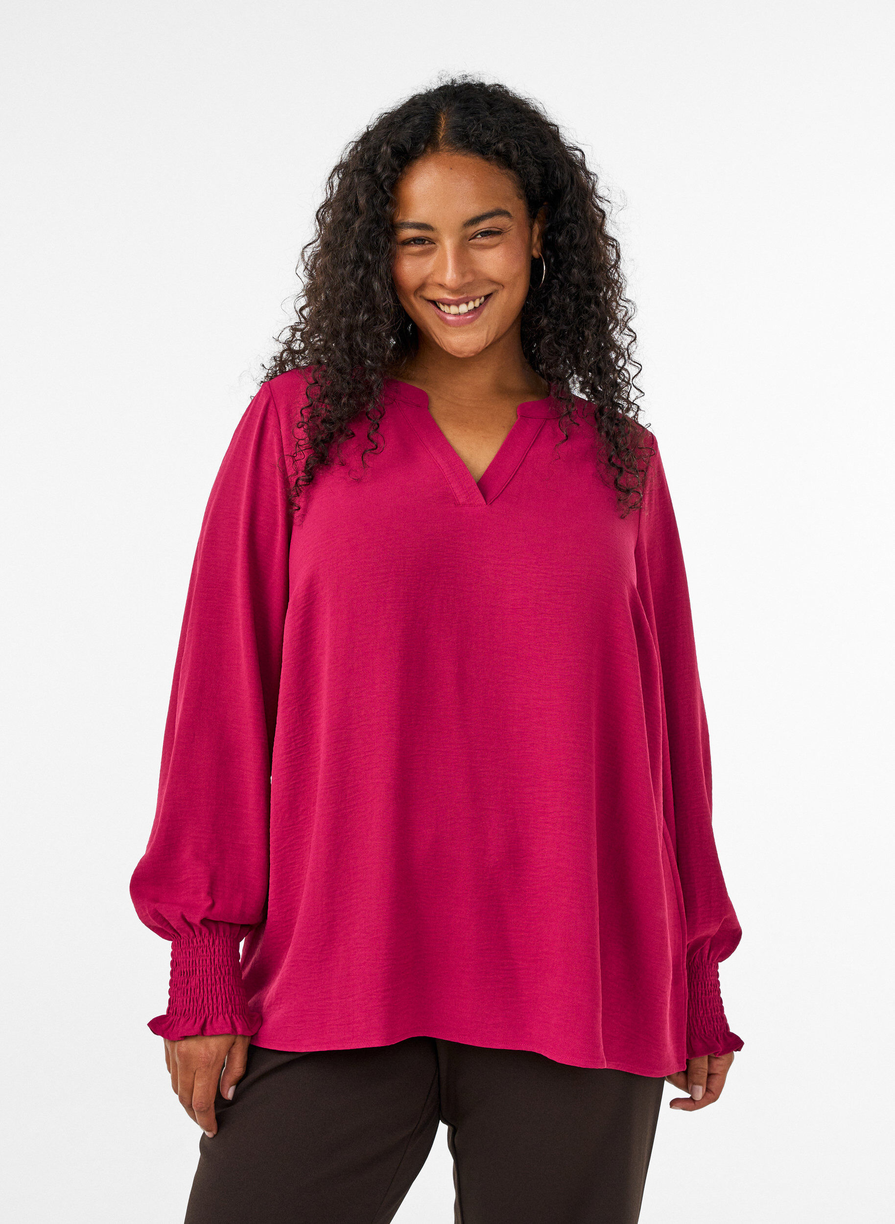 ZizziBlouse avec poignets smock&eacute;s et col en V, Bordeaux, Model image number 0