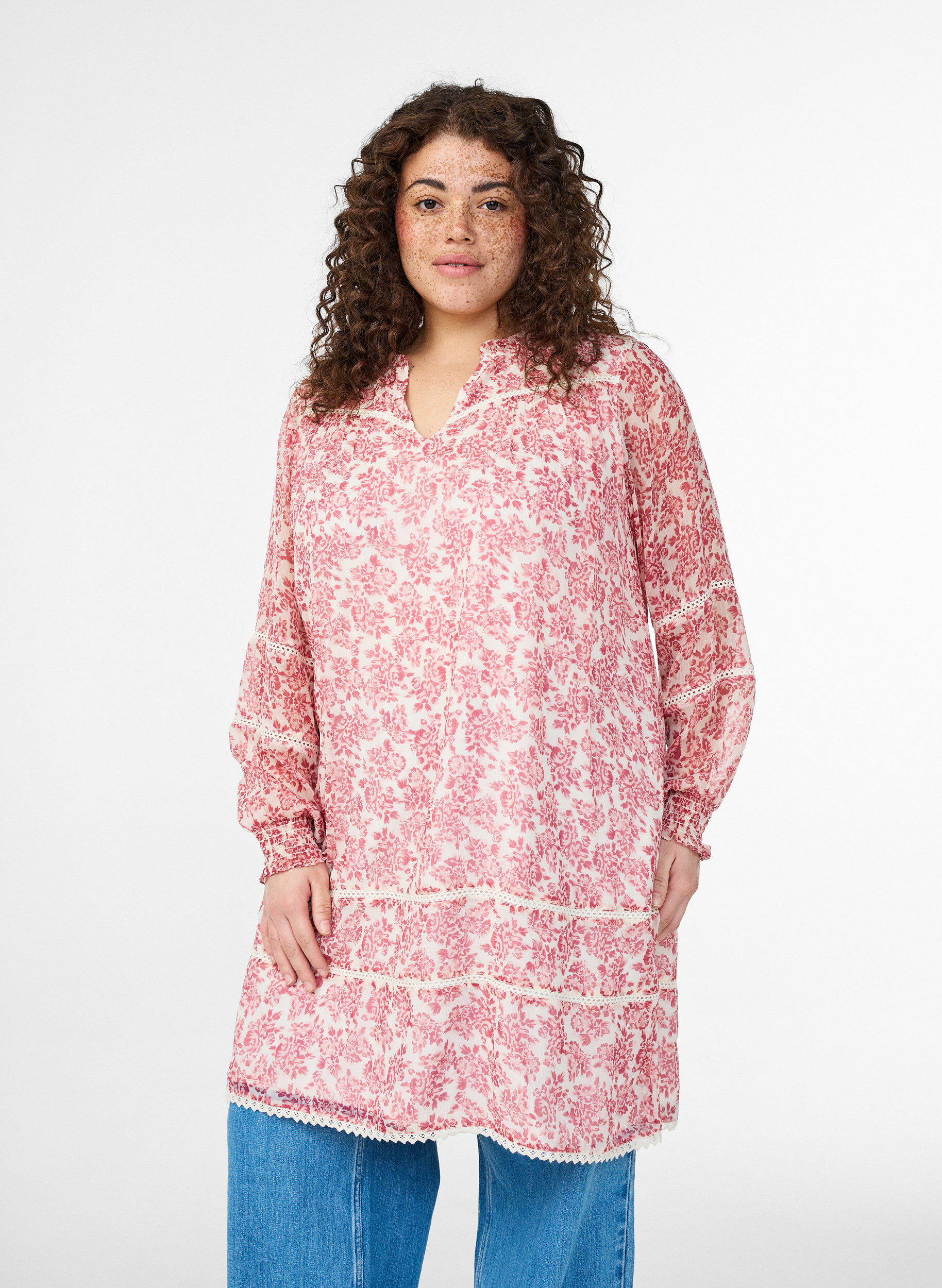 Zizzi Robe courte en mousseline avec d&eacute;tails en crochet, Rose, Model image number 2