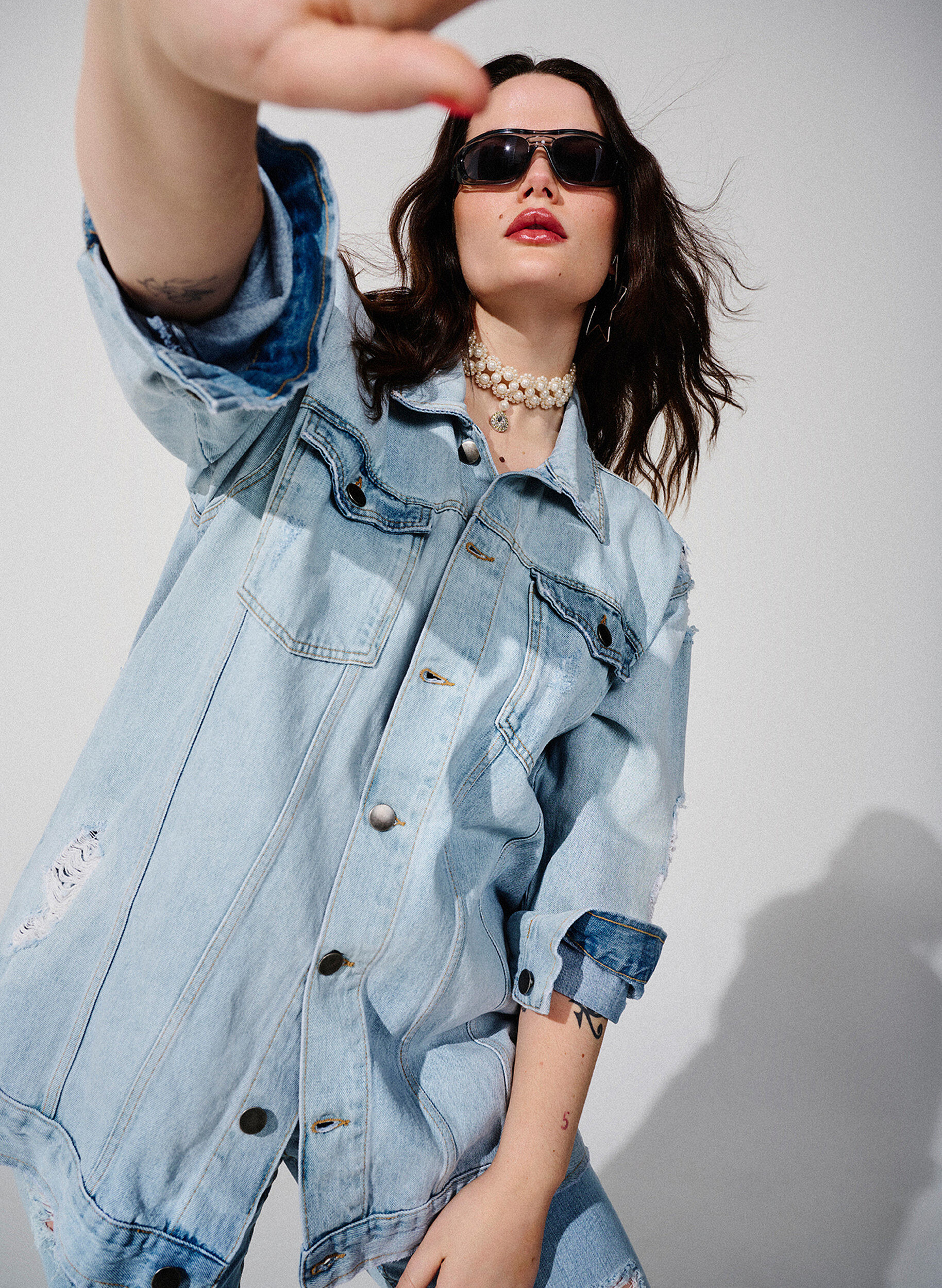 Zizzi Veste en jean ample avec d&eacute;tails de fente, Light blue denim, Image image number 0