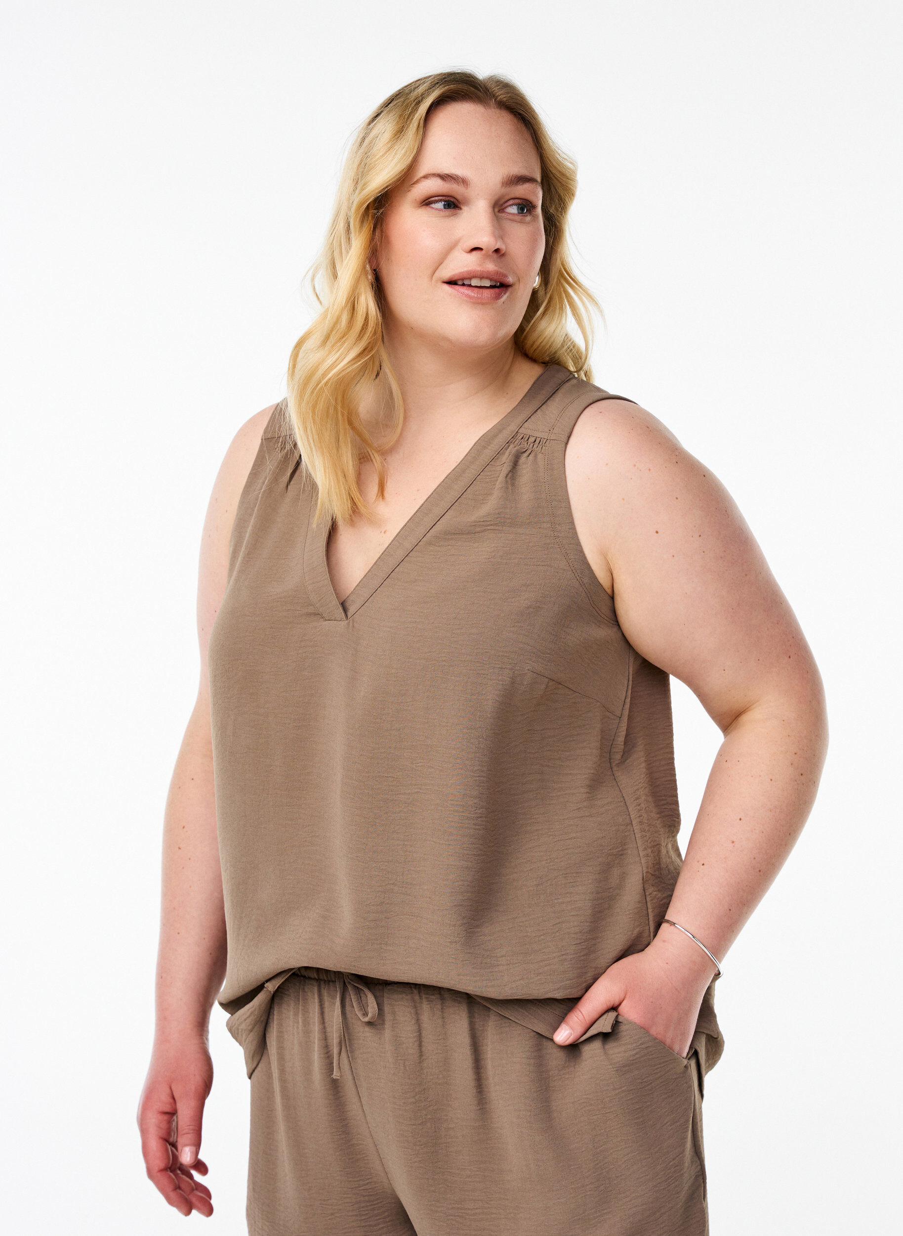 Haut sans manches effet froiss&eacute;, Marron, Model