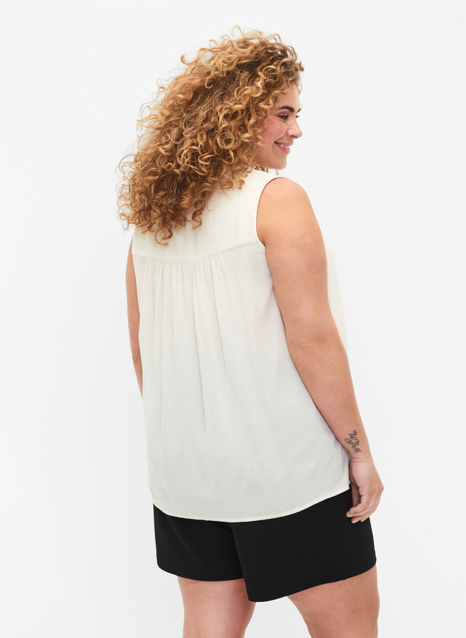 Zizzi Blouse sans manches en viscose avec d&eacute;tail en crochet, Bone White, Model image number 1