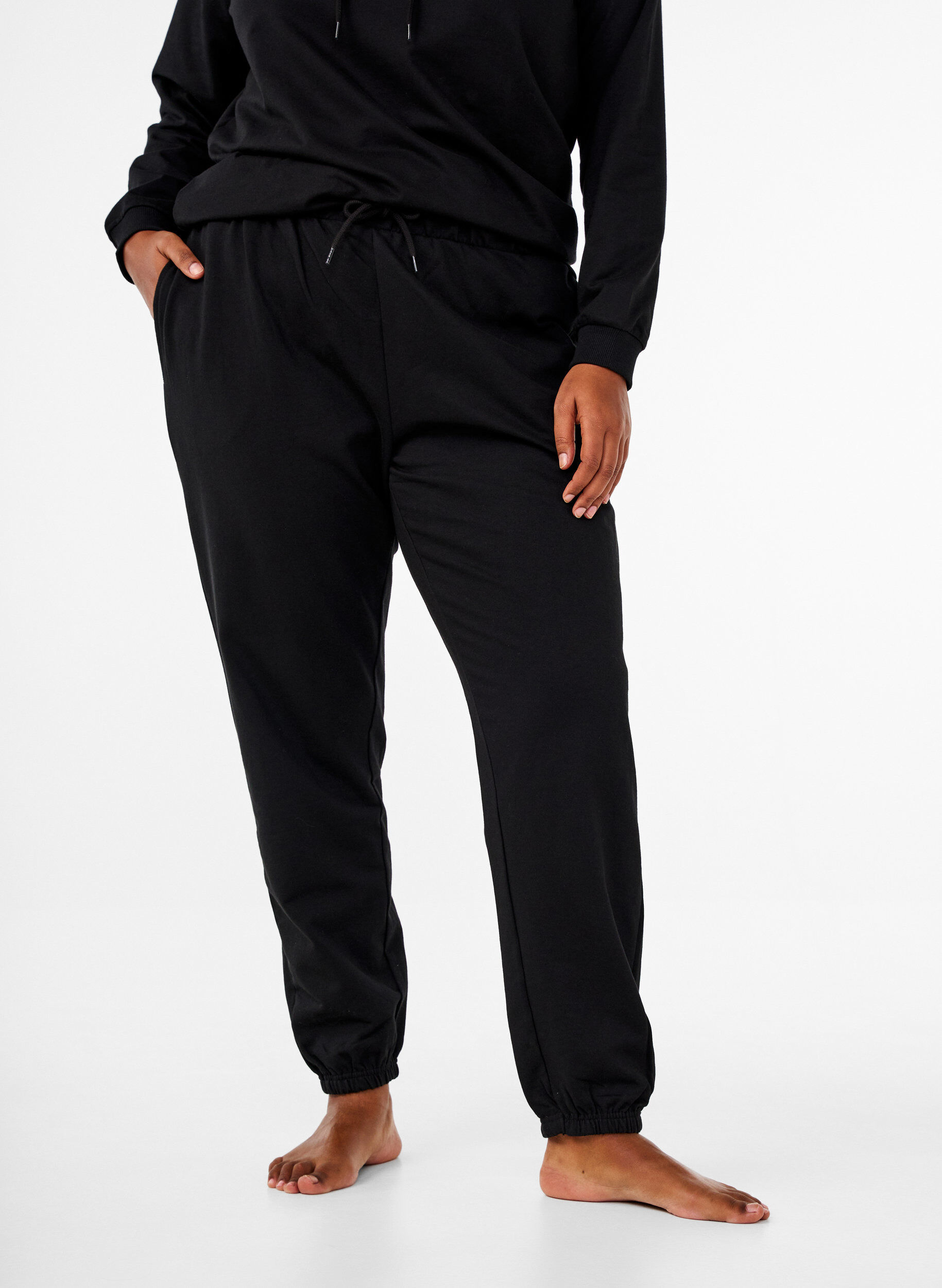 Zizzi Sweat &agrave; capuche avec imprim&eacute;, Noir, Model image number 3