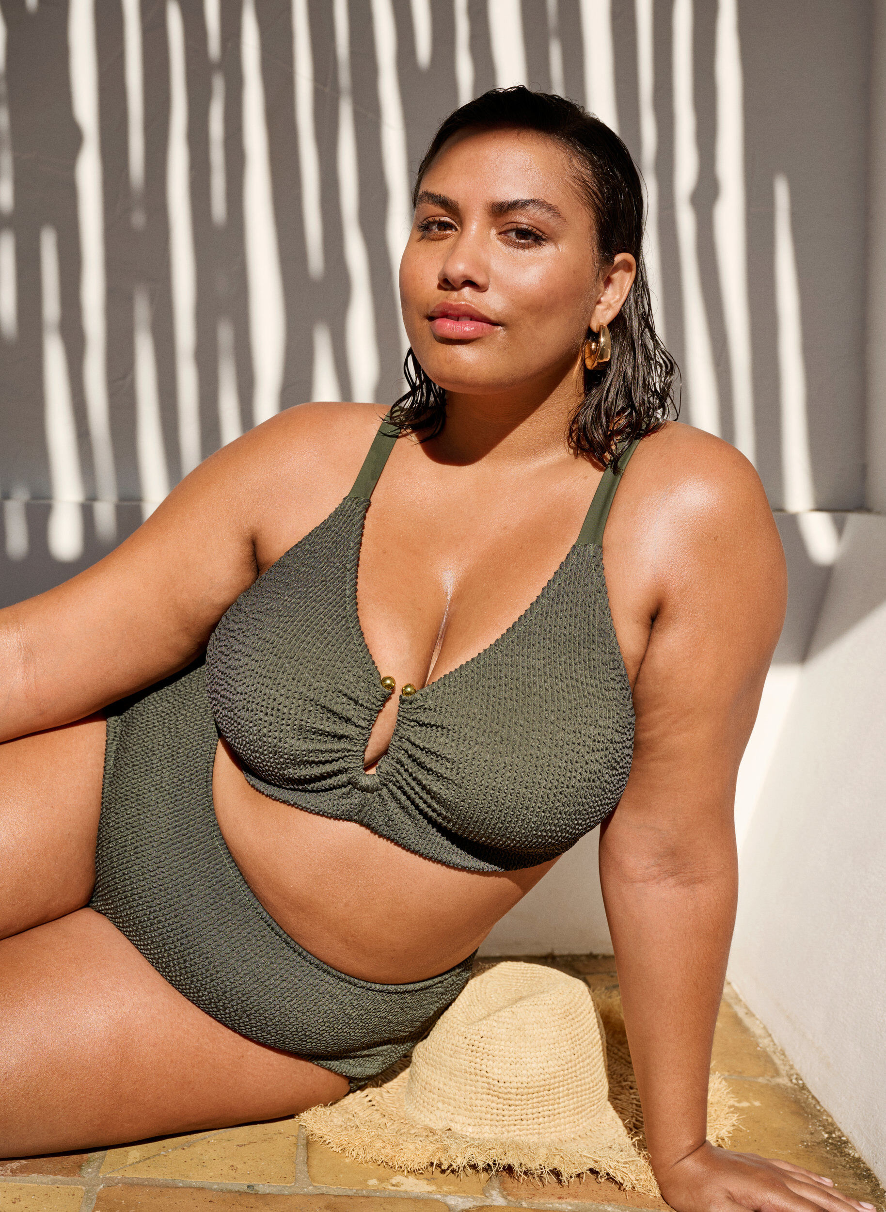 Zizzi Bas de bikini textur&eacute; taille haute, Vert, Image image number 0