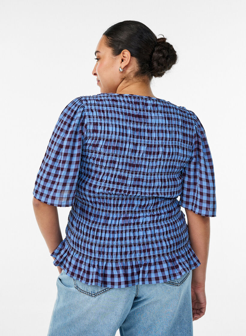 Blouse smock&eacute;e &agrave; carreaux vichy et ourlet &agrave; volants, Bleu, Model image number 2